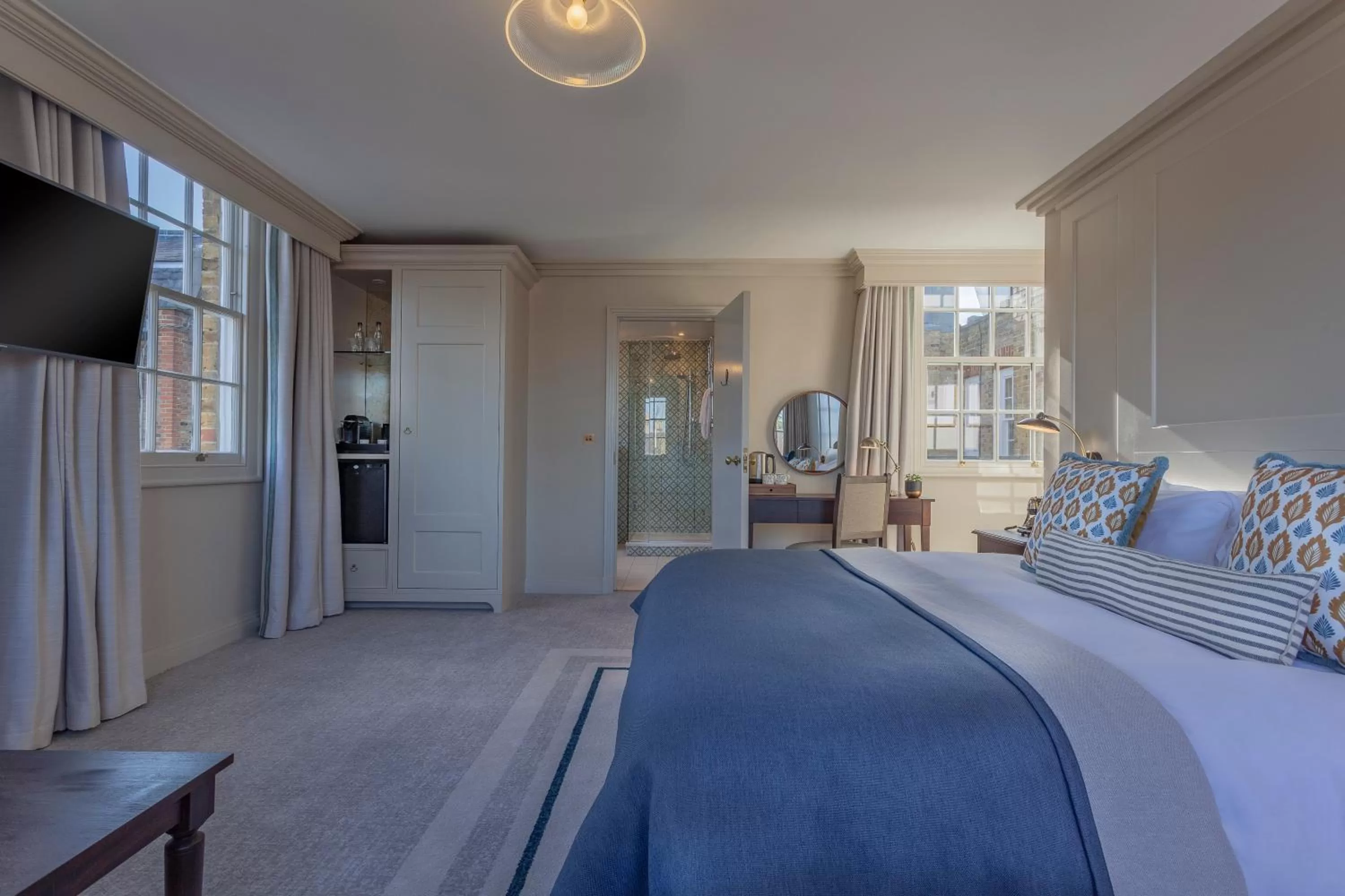 Bedroom, Bed in Richmond Hill Hotel