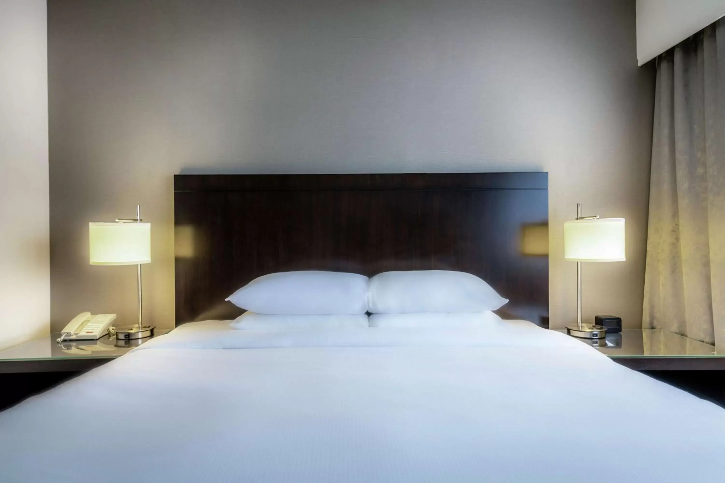 Bed in DoubleTree by Hilton Los Angeles Norwalk