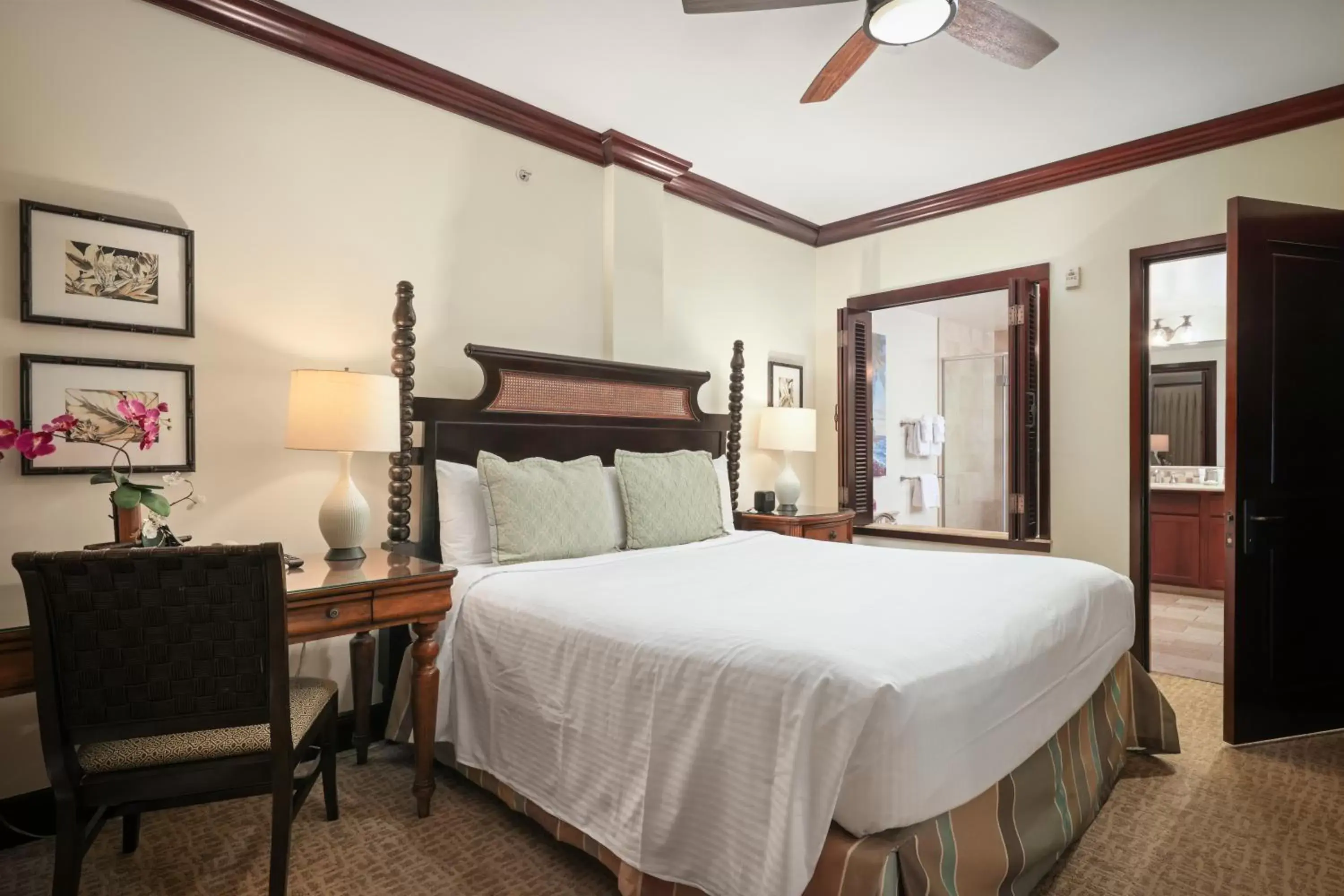 Bedroom, Bed in Waipouli Beach Resort & Spa Kauai By Outrigger