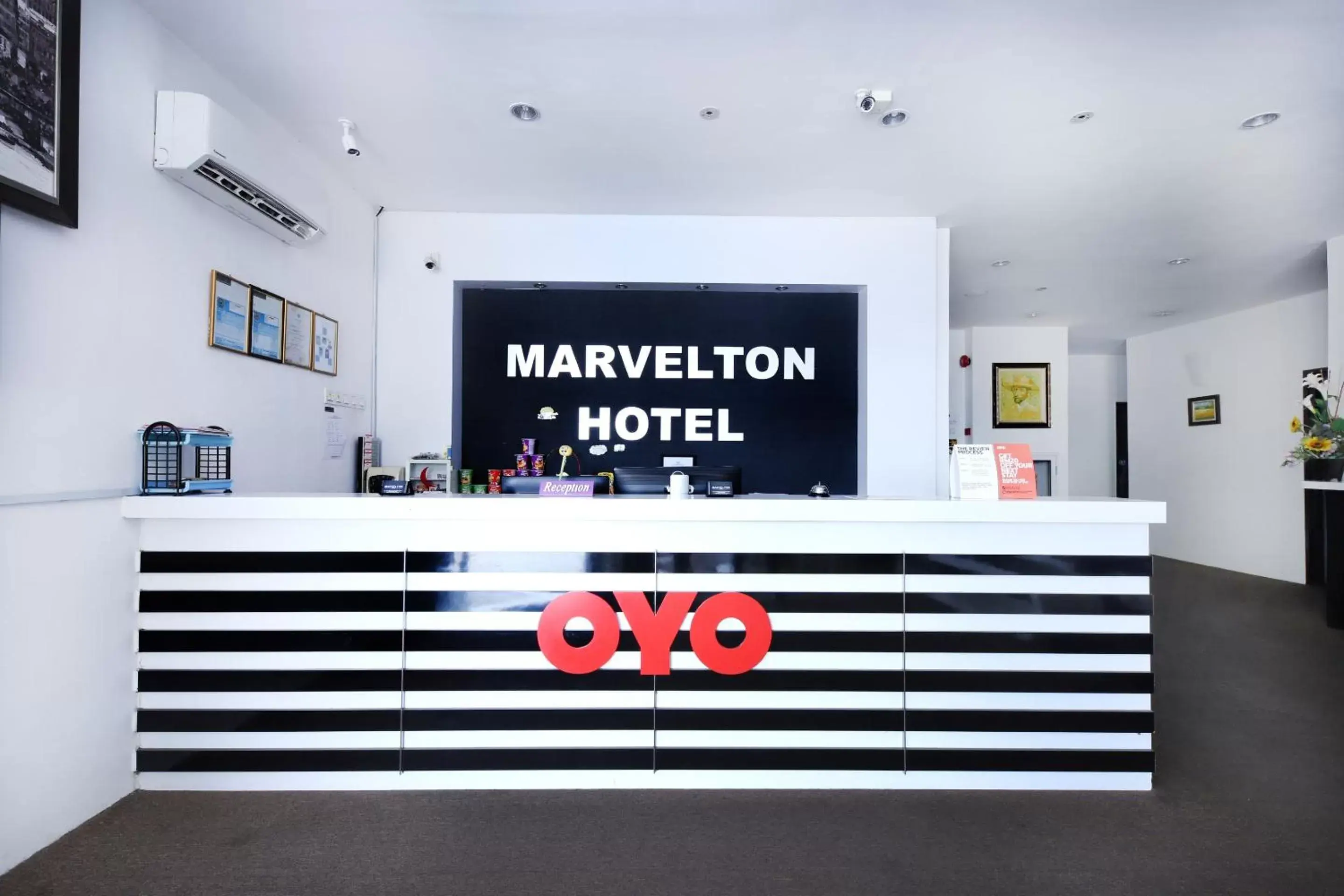 Lobby or reception in OYO 442 Marvelton Hotel