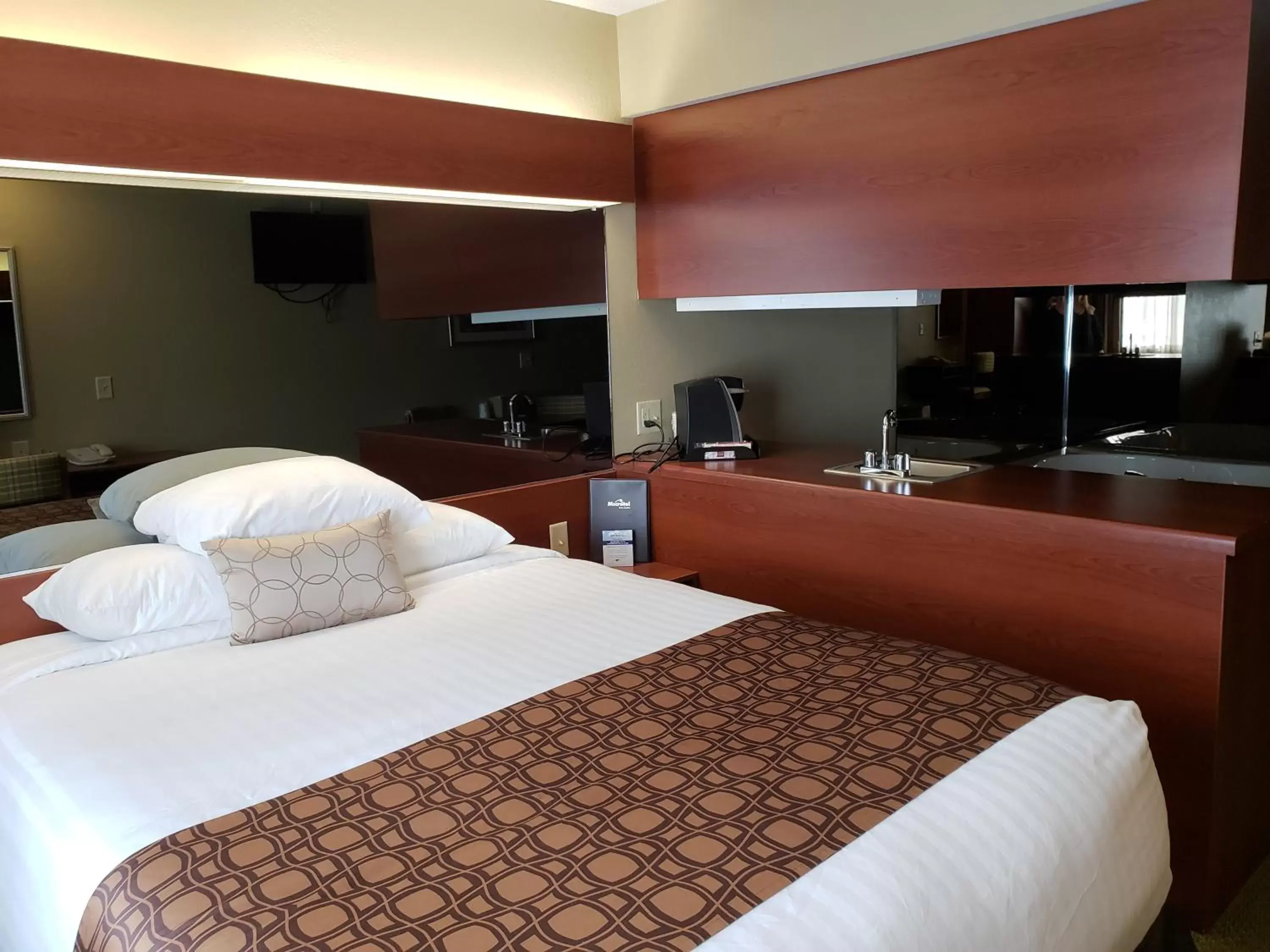 Bed in Microtel Inn & Suites by Wyndham Dover New Hampshire Bed in Microtel Inn & Suites by Wyndham Dover New Hampshire