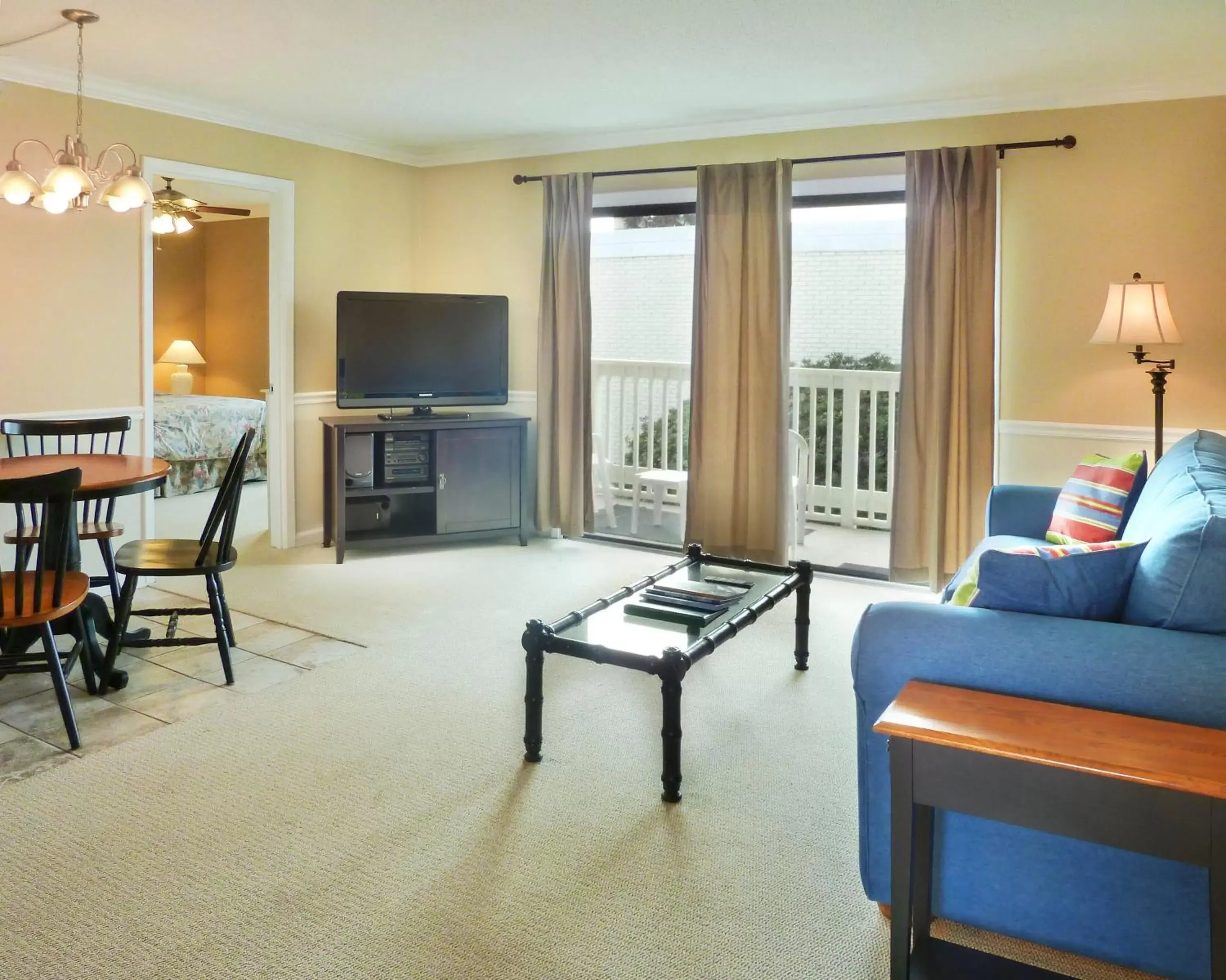 Seating Area in Oceanfront Litchfield Inn