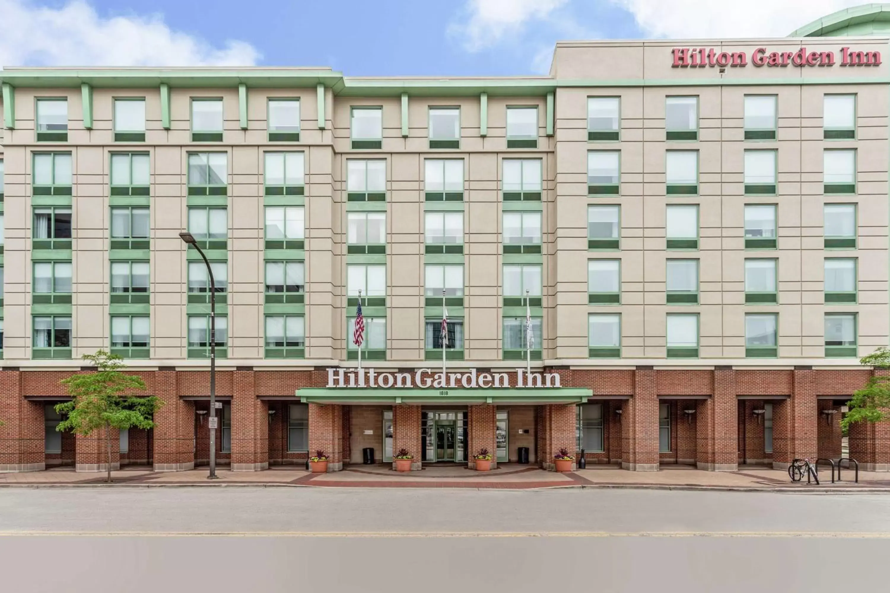 Property Building in Hilton Garden Inn Evanston