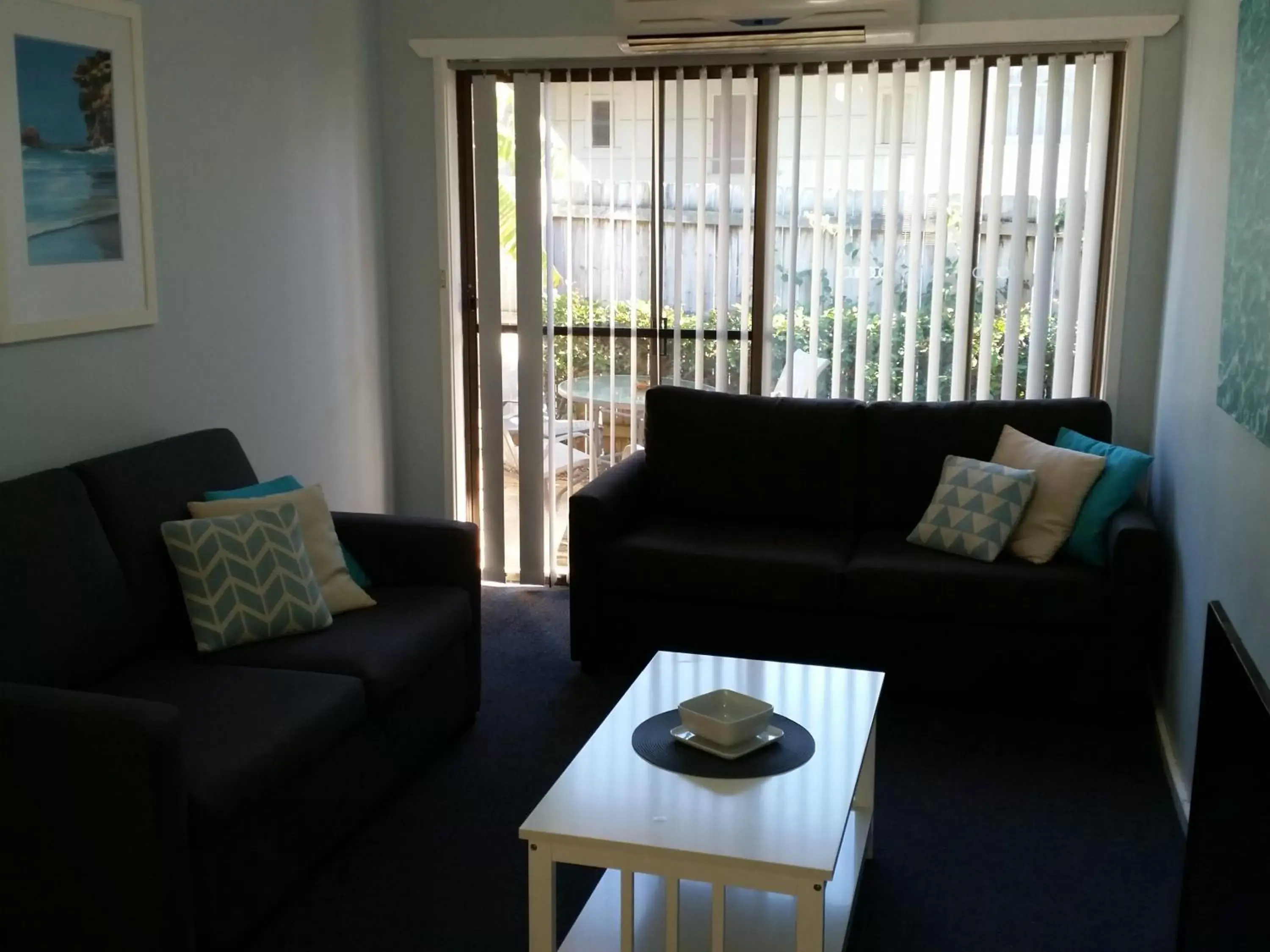 Living room, Seating Area in Dolphins of Mollymook Motel and Fifth Green Apartments