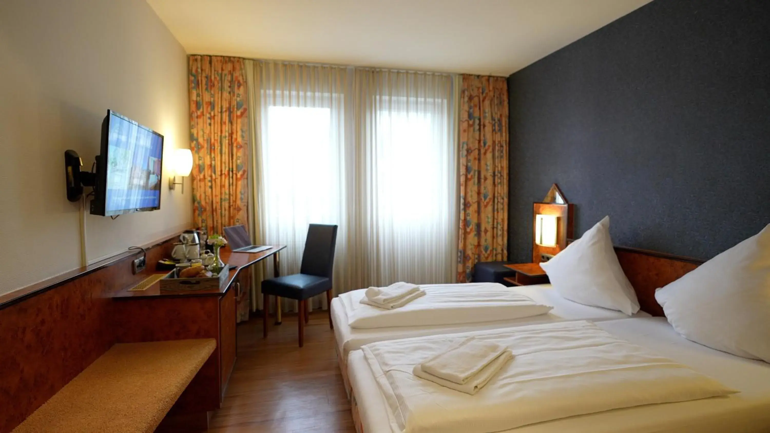 Photo of the whole room, Bed in Hotel Miramar am Romer