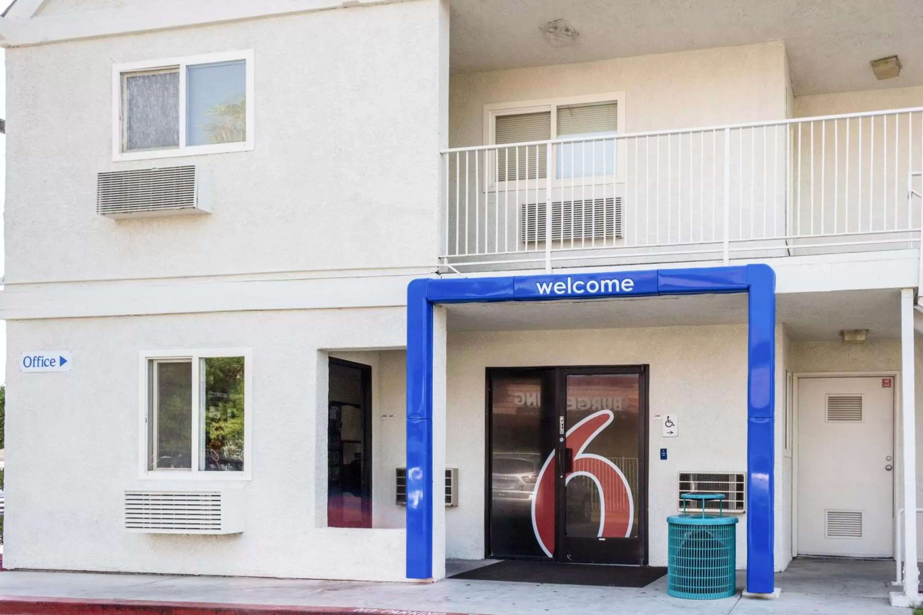 Facade/entrance in Motel 6-Bakersfield, CA - East