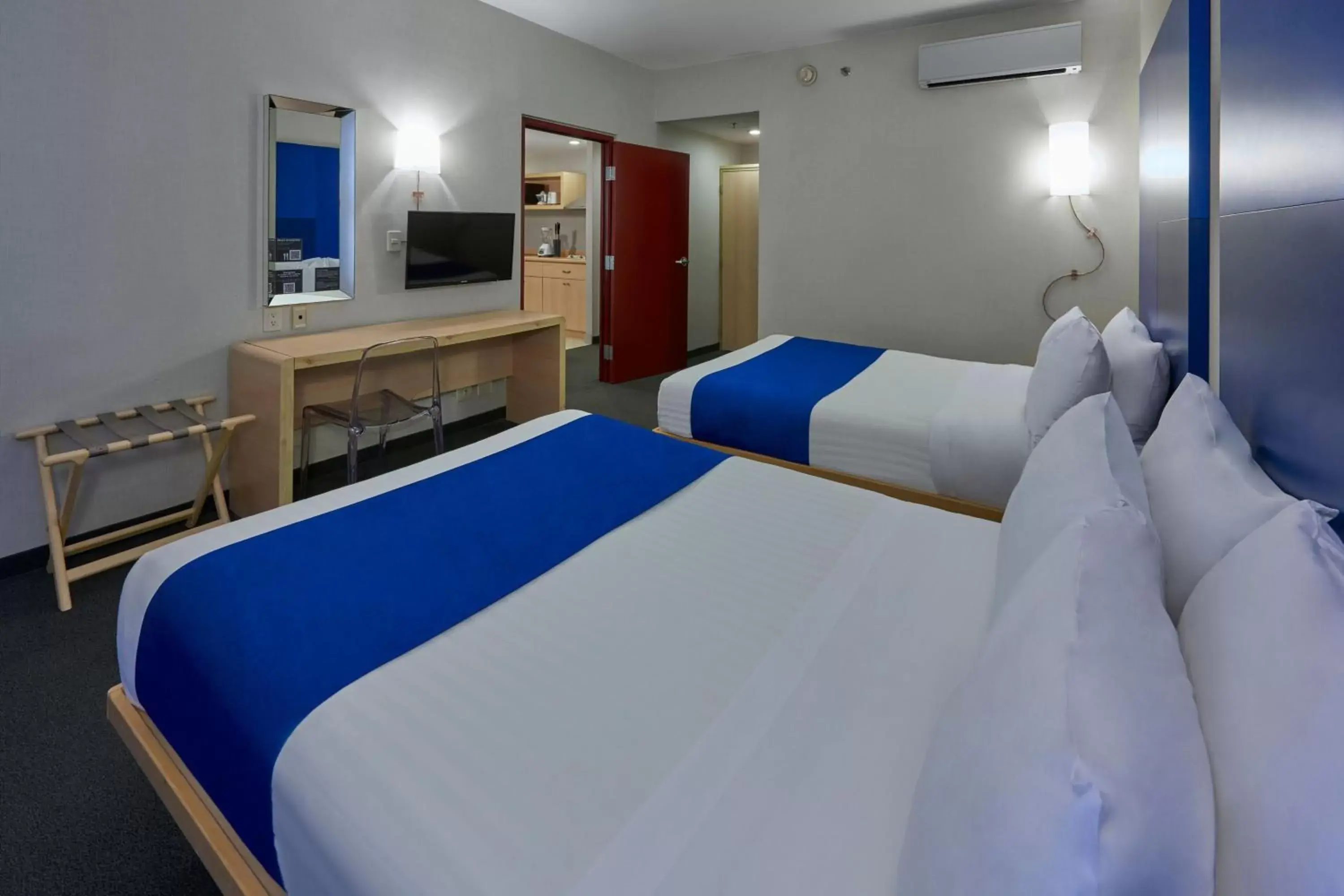 Photo of the whole room, Bed in City Express Plus by Marriott Reforma El Ángel