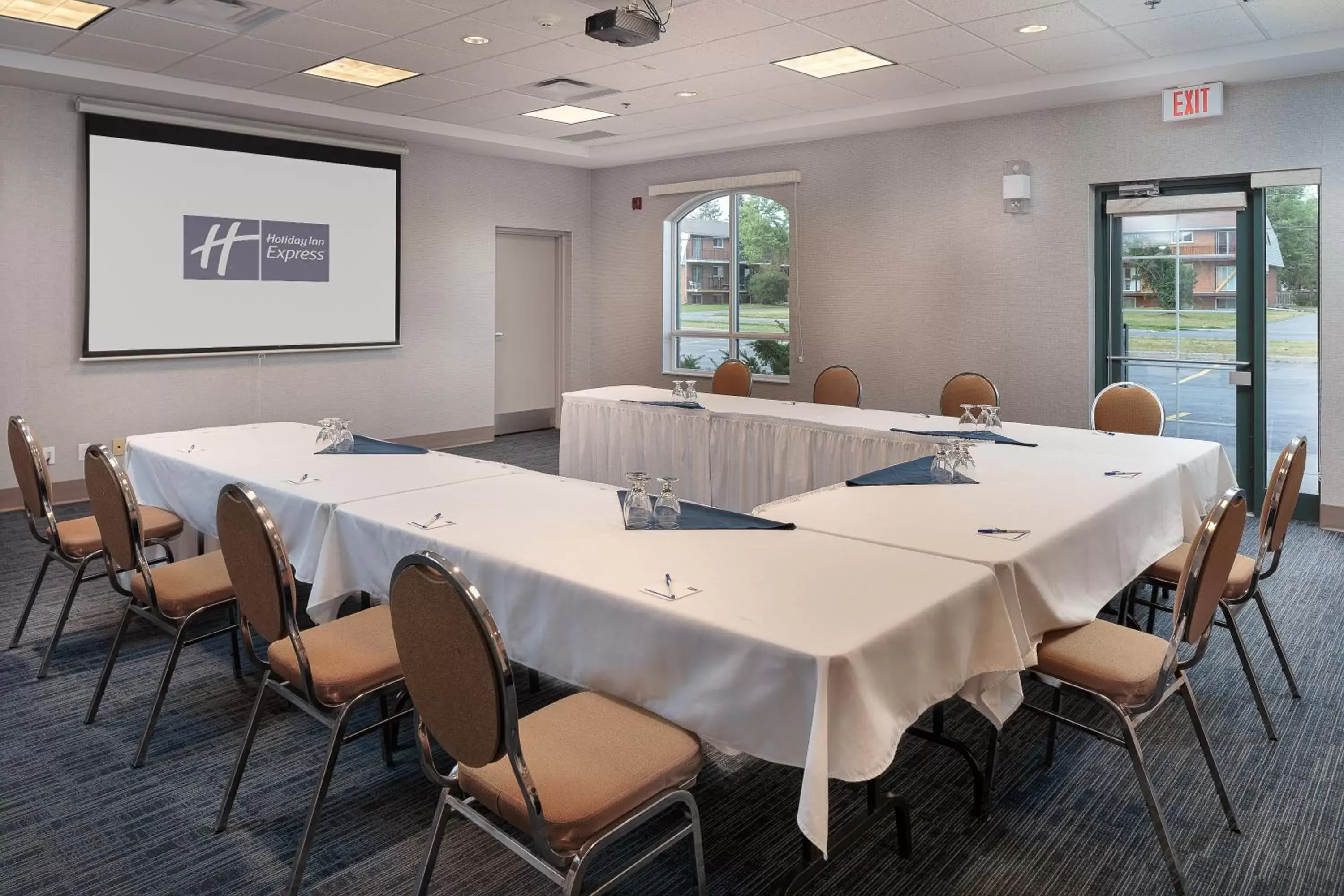 Meeting/conference room in Holiday Inn Express & Suites - Belleville, an IHG Hotel