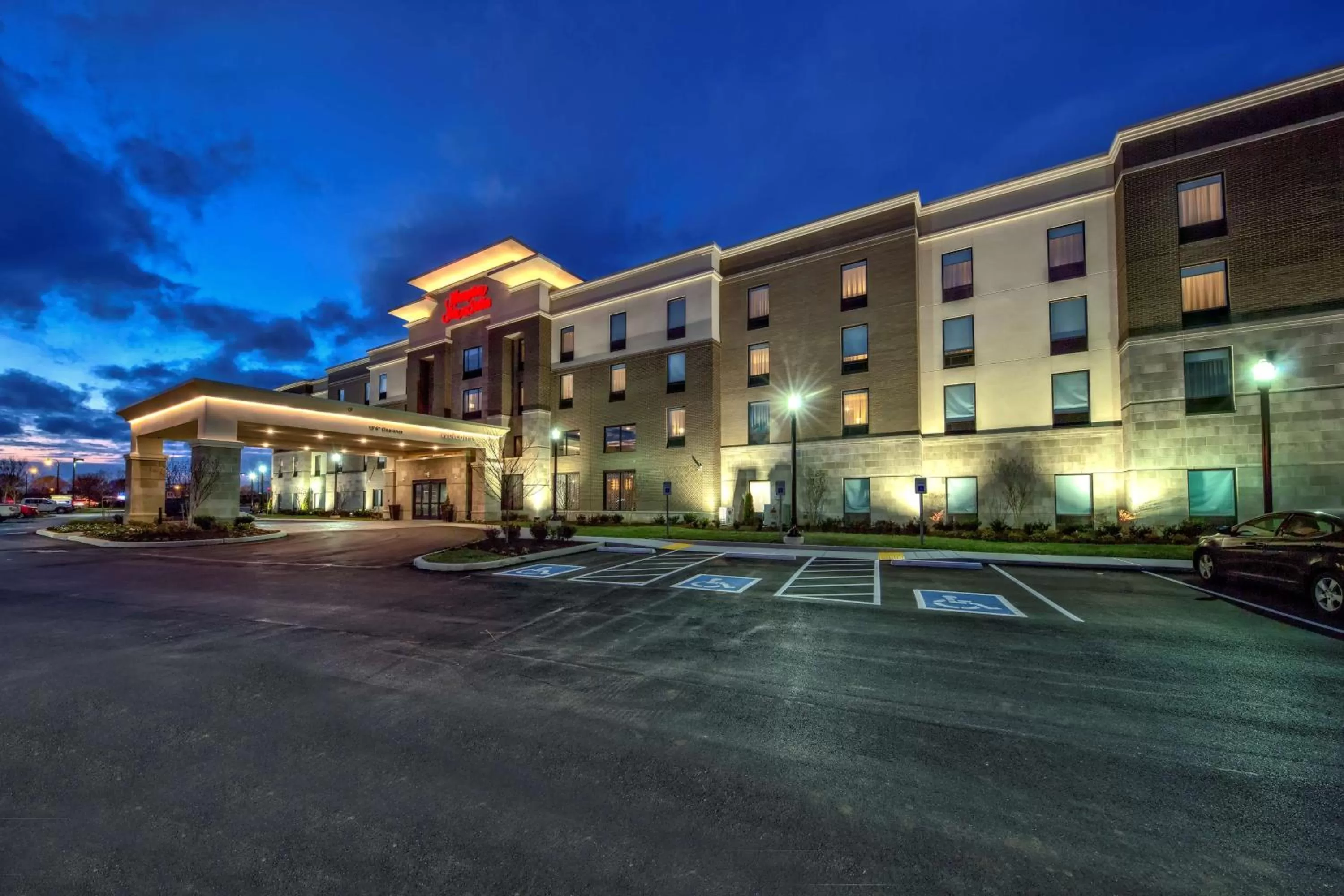 Property building in Hampton Inn & Suites By Hilton Nashville Hendersonville Tn