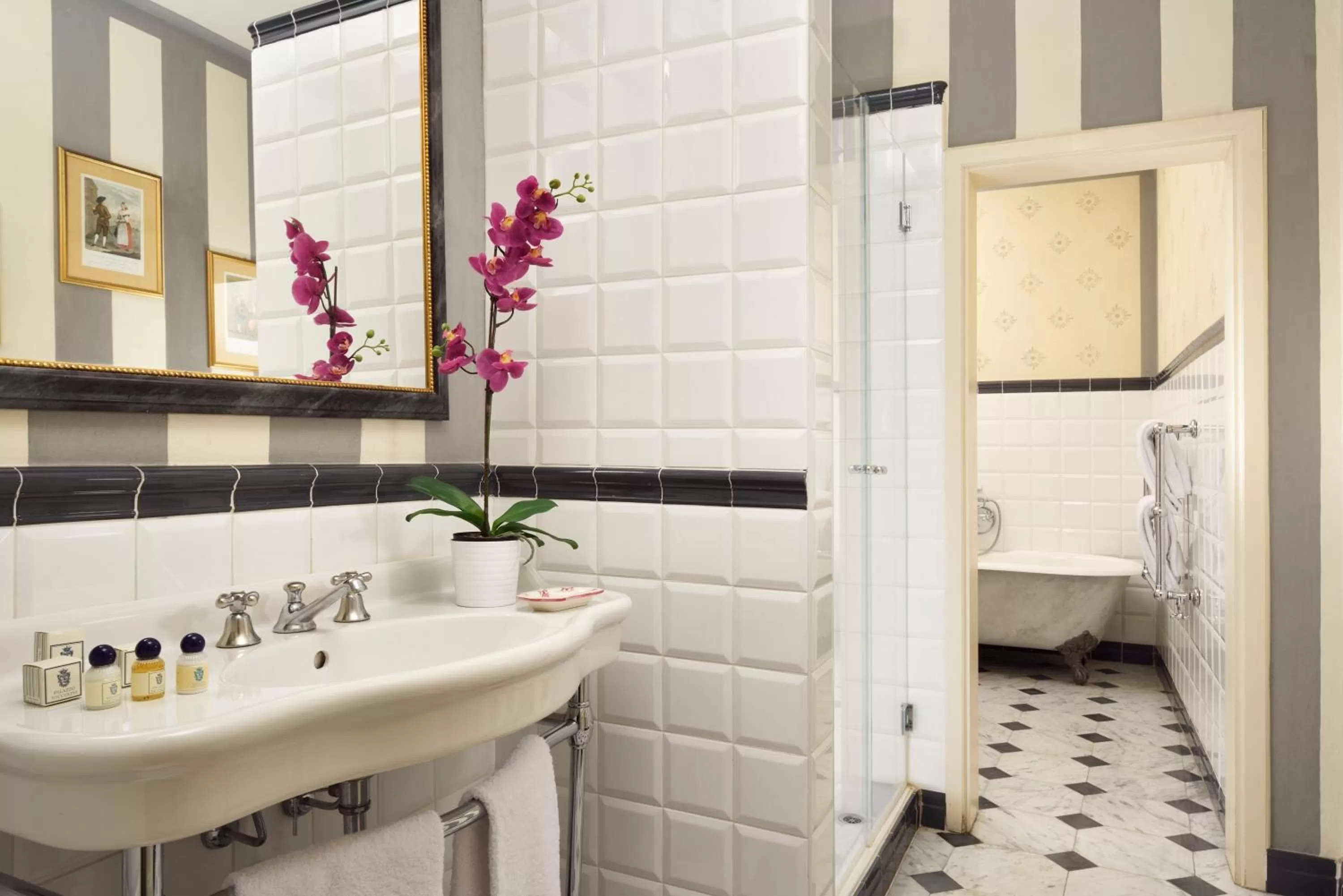 Bathroom in Palazzo Niccolini al Duomo Residenza D'Epoca