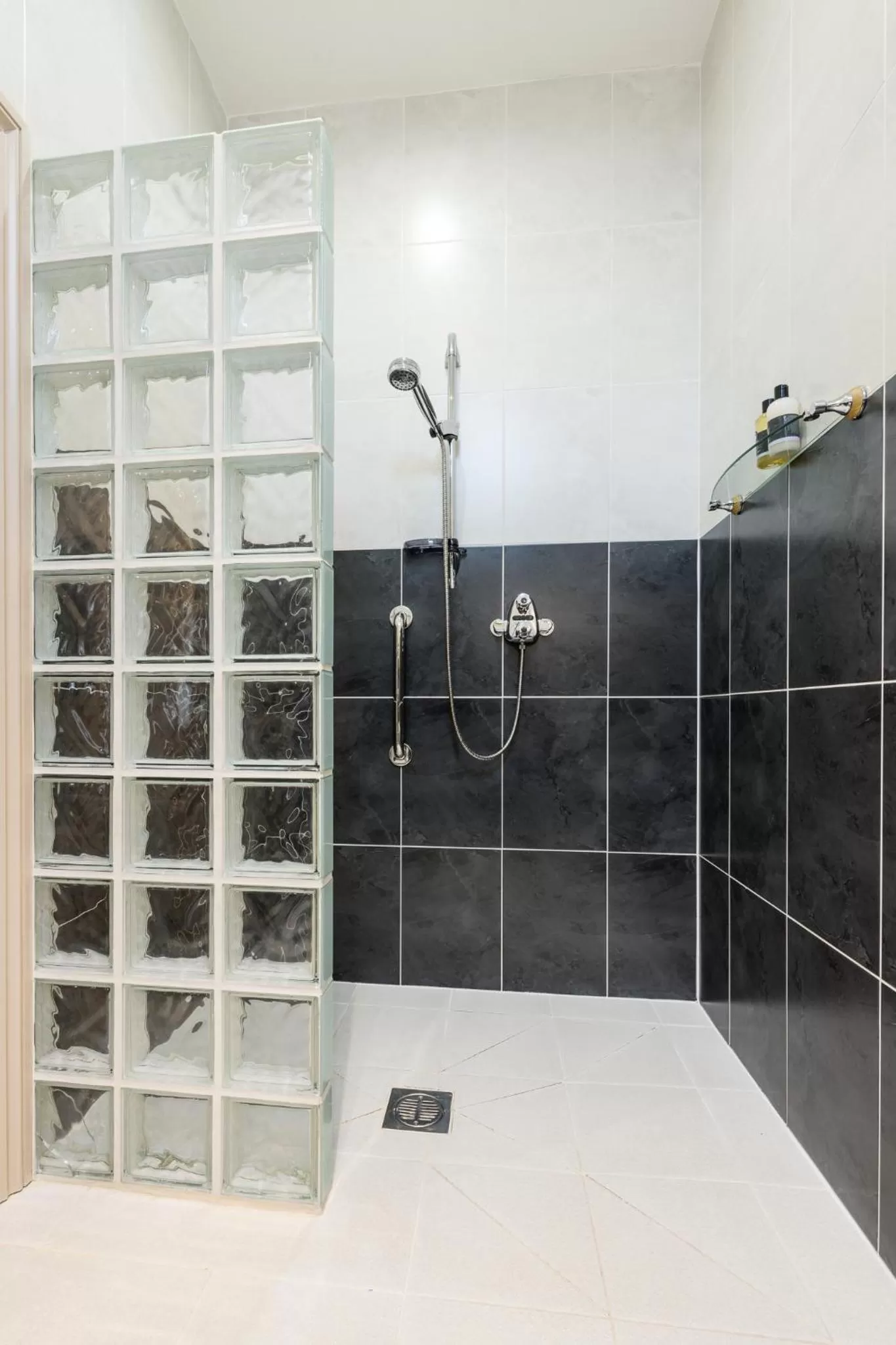 Toilet in Canaston Oaks