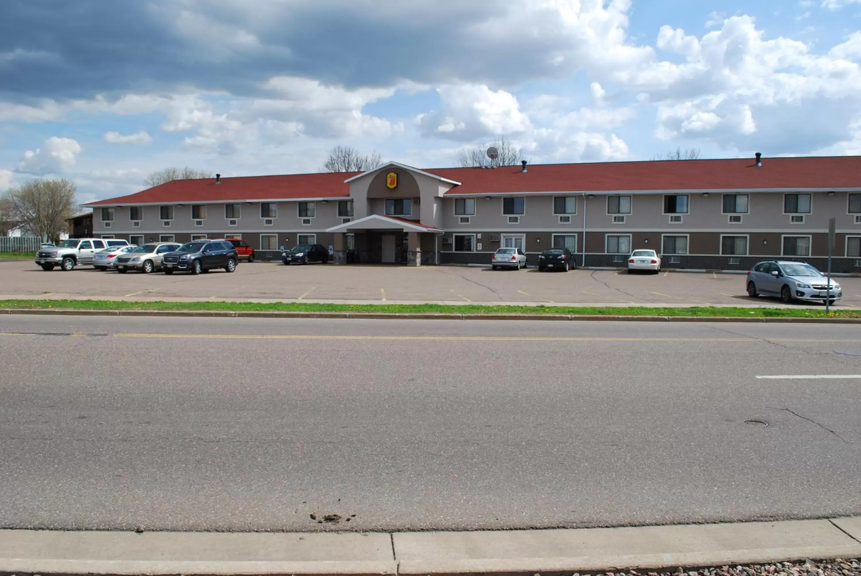 Property building in Super 8 by Wyndham Eau Claire WI Property building in Super 8 by Wyndham Eau Claire WI