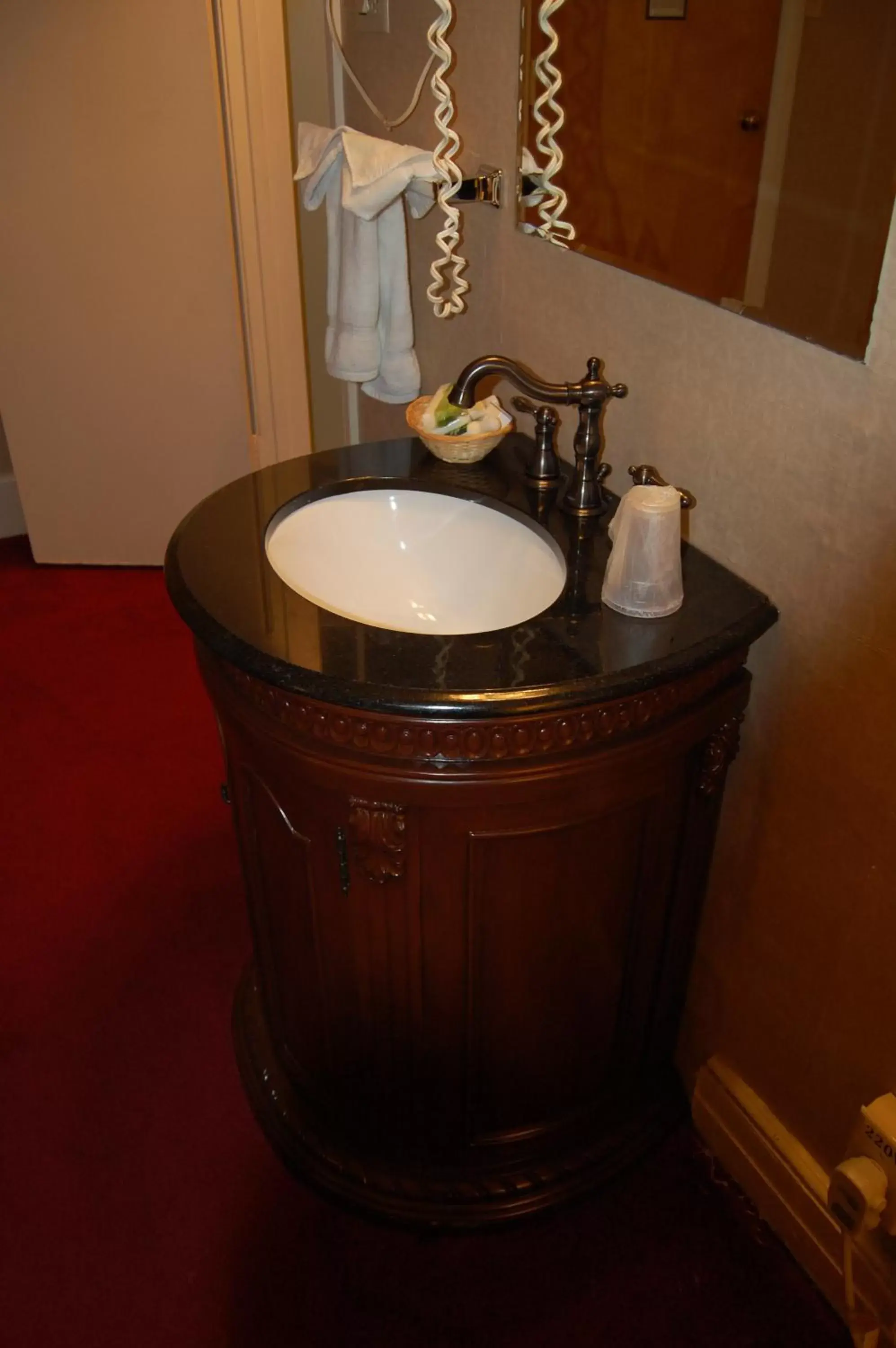 Bathroom in Windsor Inn Hotel