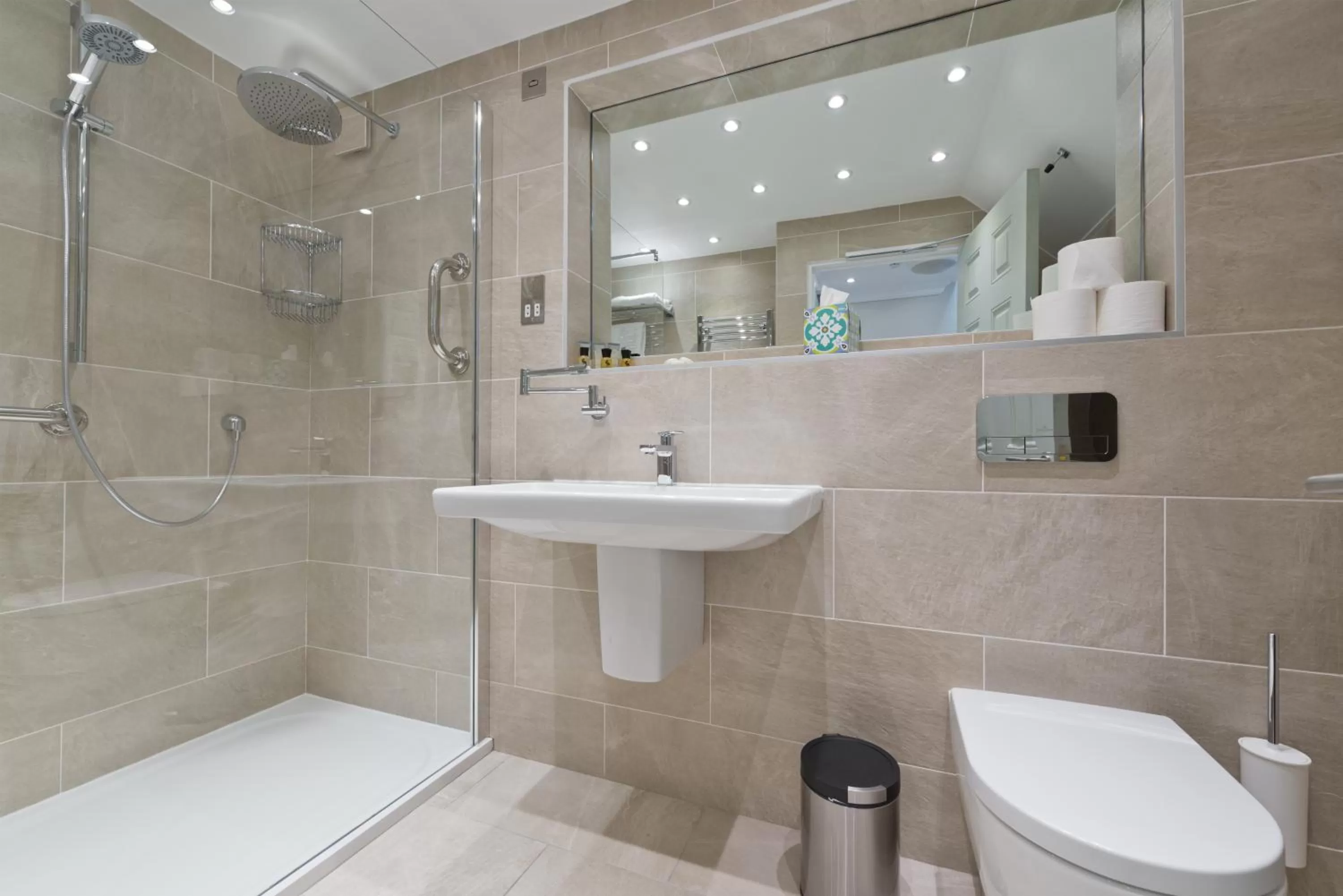 Bathroom in Roxford Lodge Hotel