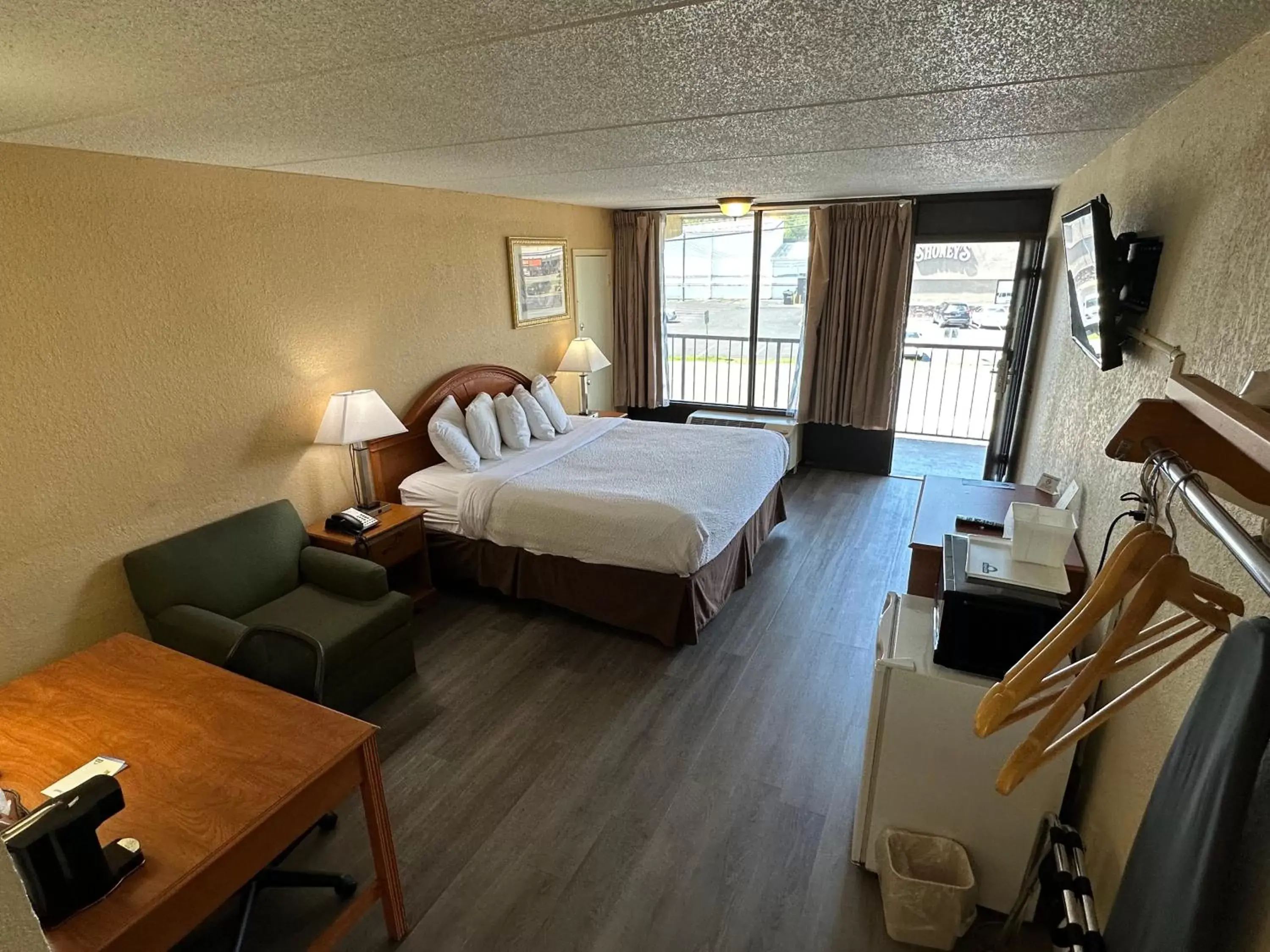 Photo of the whole room in Days Inn & Suites by Wyndham Pigeon Forge