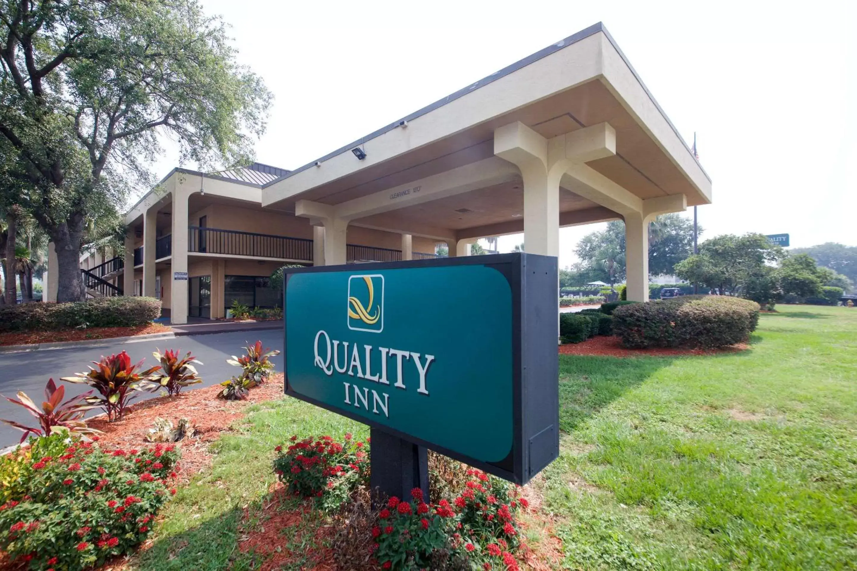 Property building in Quality Inn Orange Park Jacksonville