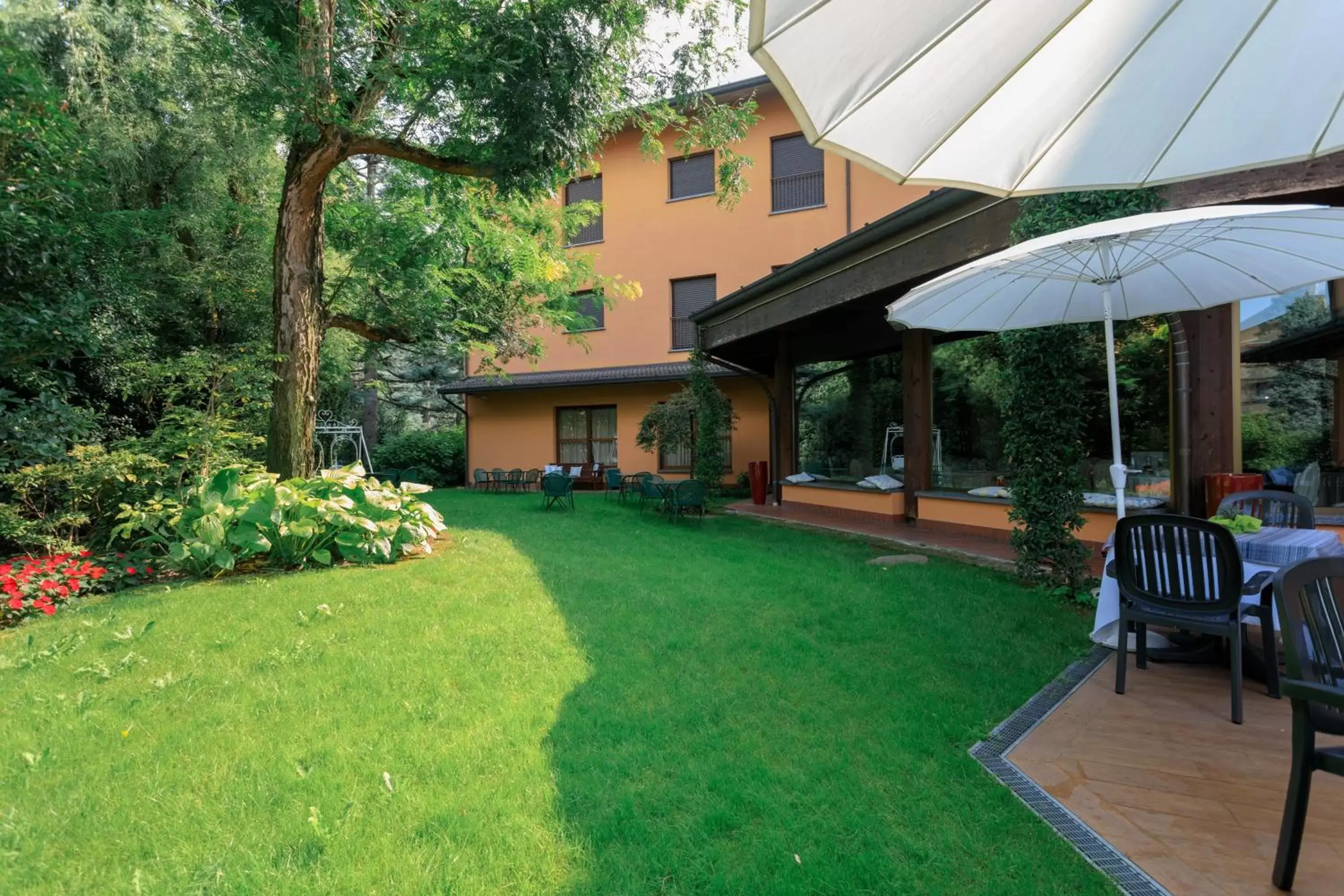 Patio, Garden in Brianteo Hotel and Restaurant