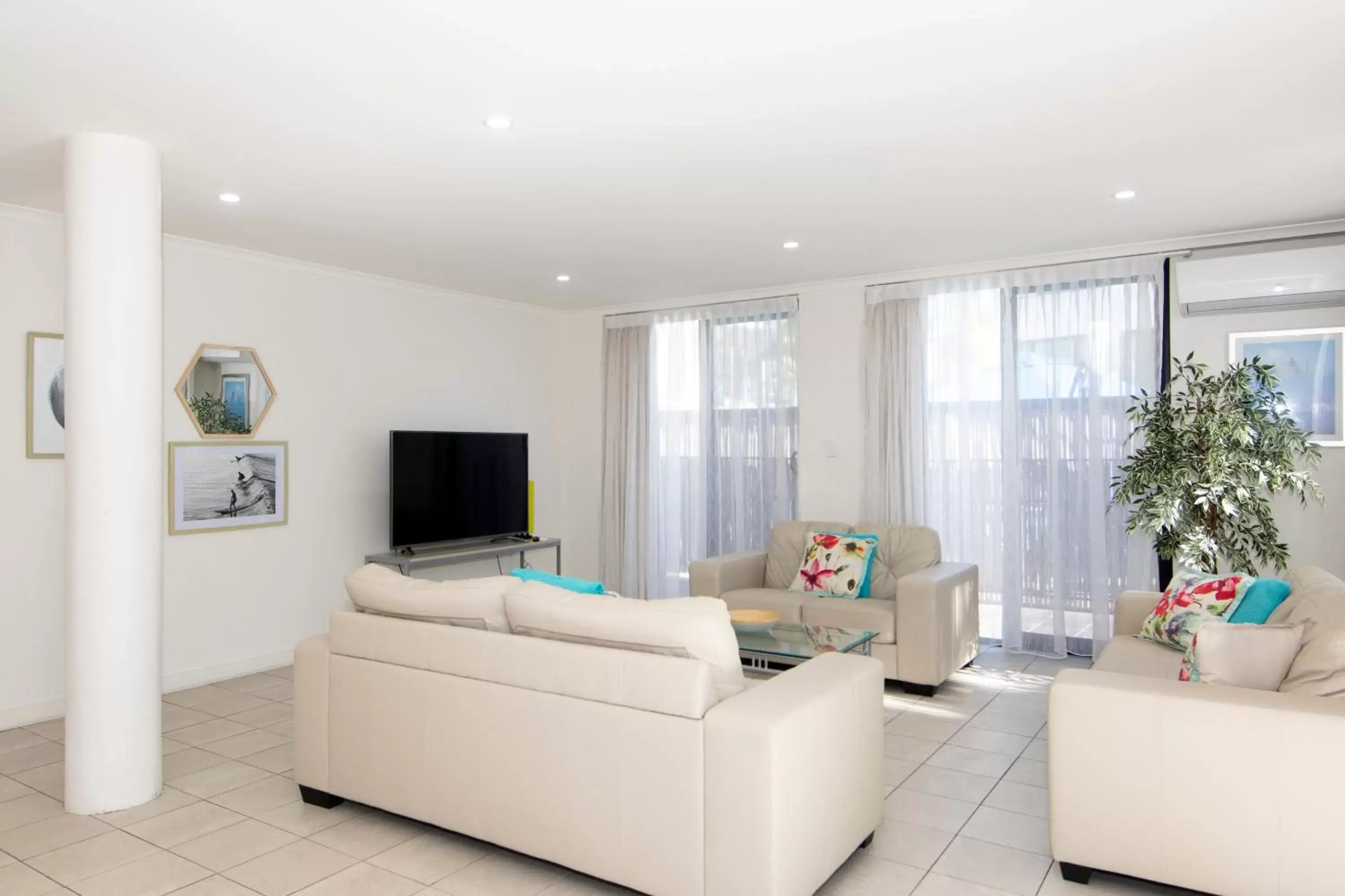 Living room, Seating Area in Terrigal Pacific Coastal Retreat