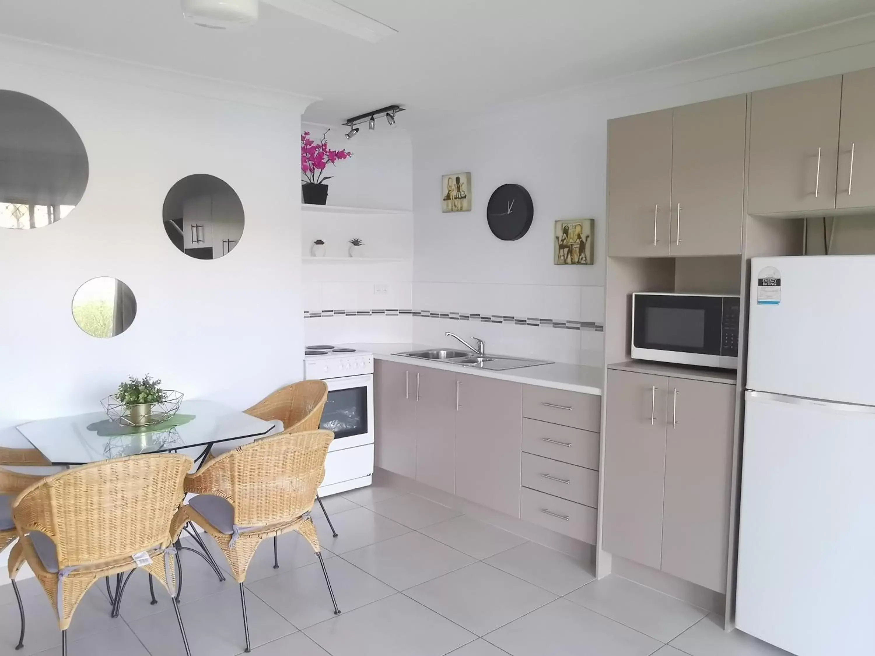 Kitchen/Kitchenette in Bay of Palms