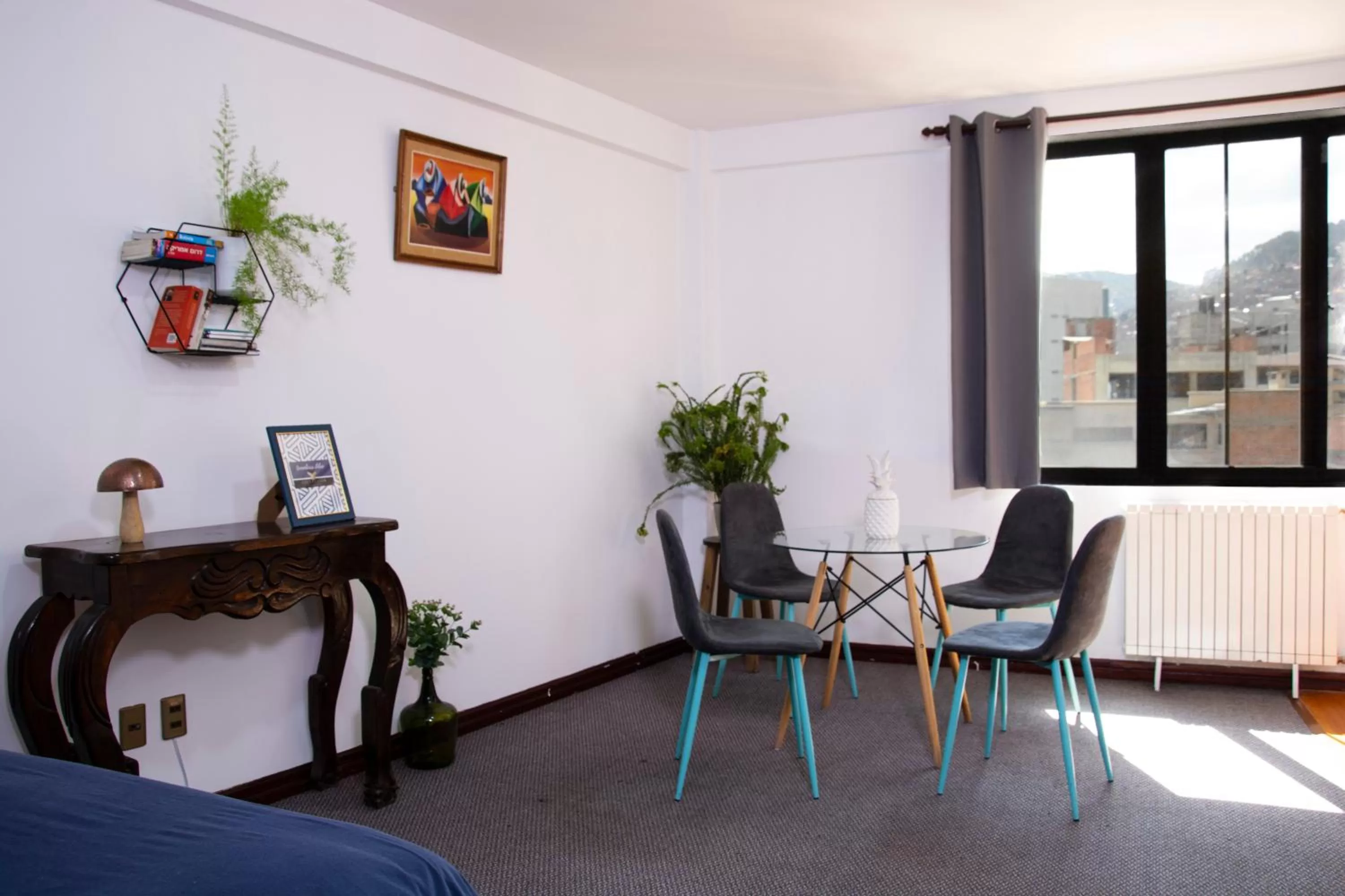 Photo of the whole room in Inca's Room