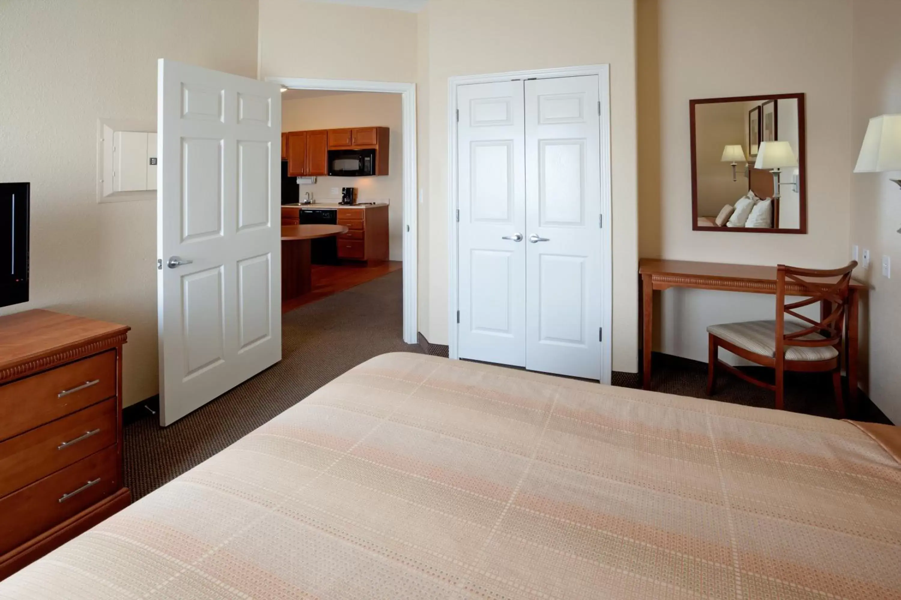 Photo of the whole room, Bed in Candlewood Suites Corpus Christi-SPID, an IHG Hotel