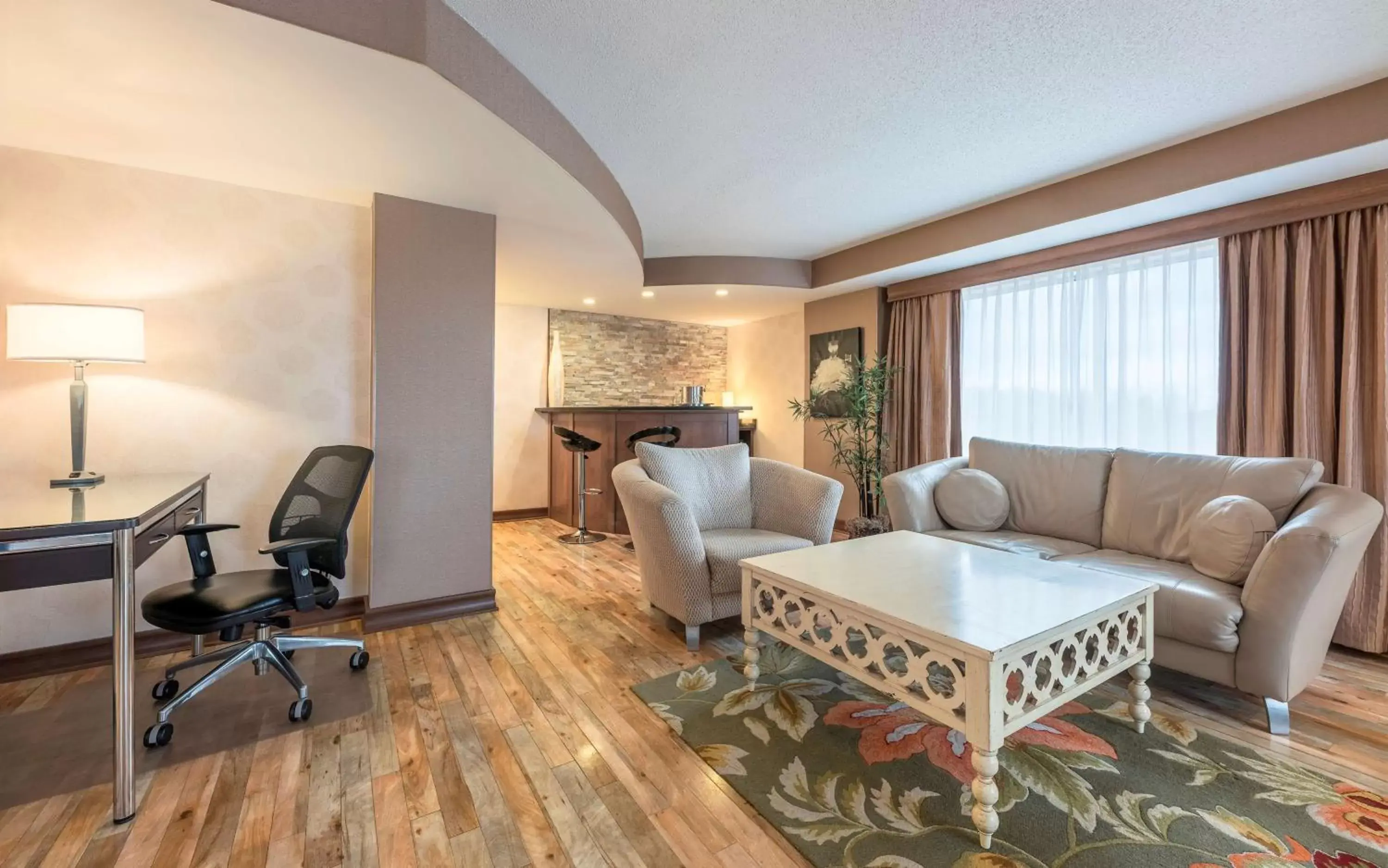 Bedroom, Seating Area in Hampton Inn Sydney