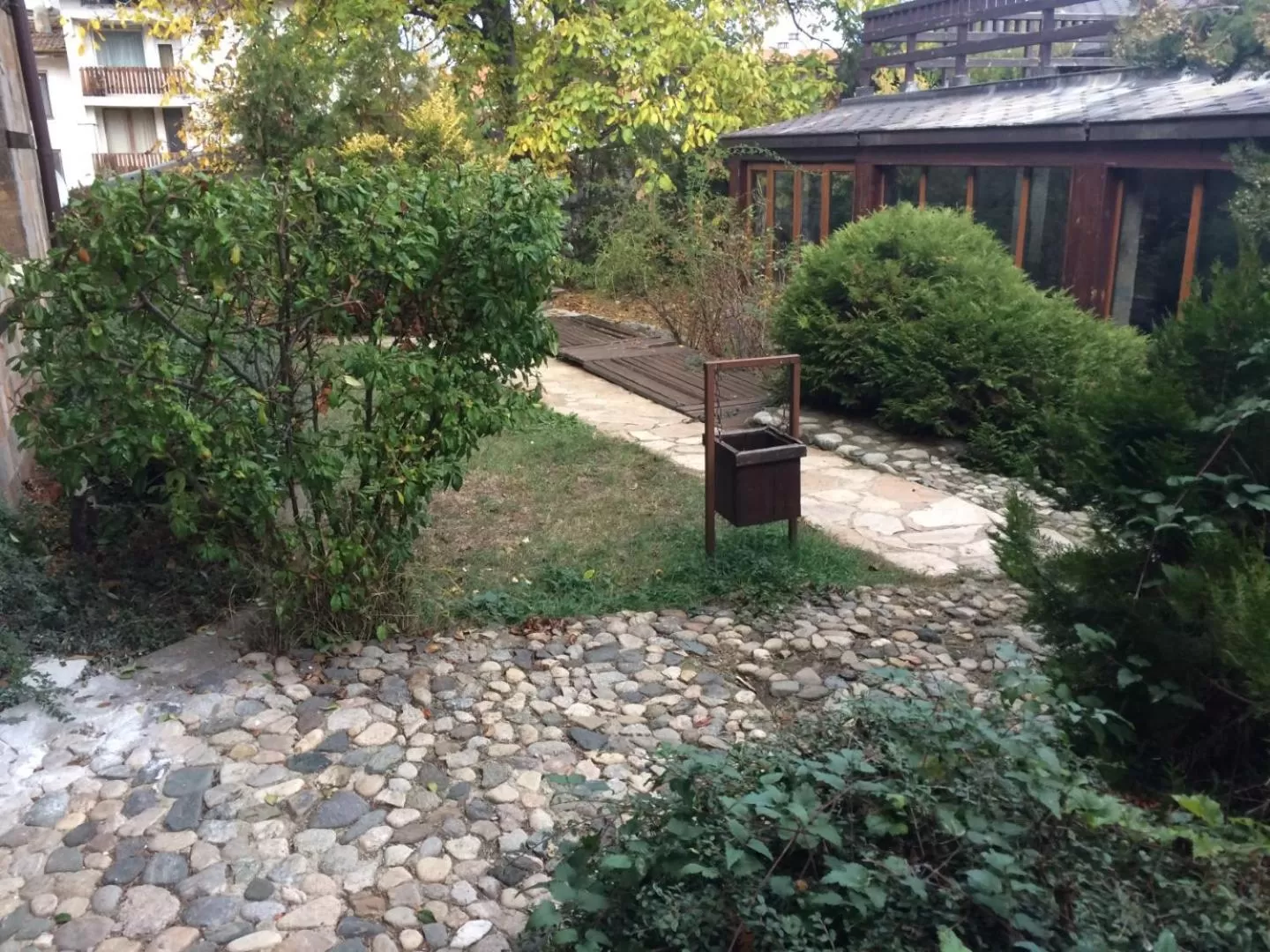 Property building, Garden in StayInn Banderitsa Apartments with kitchen & BBQ