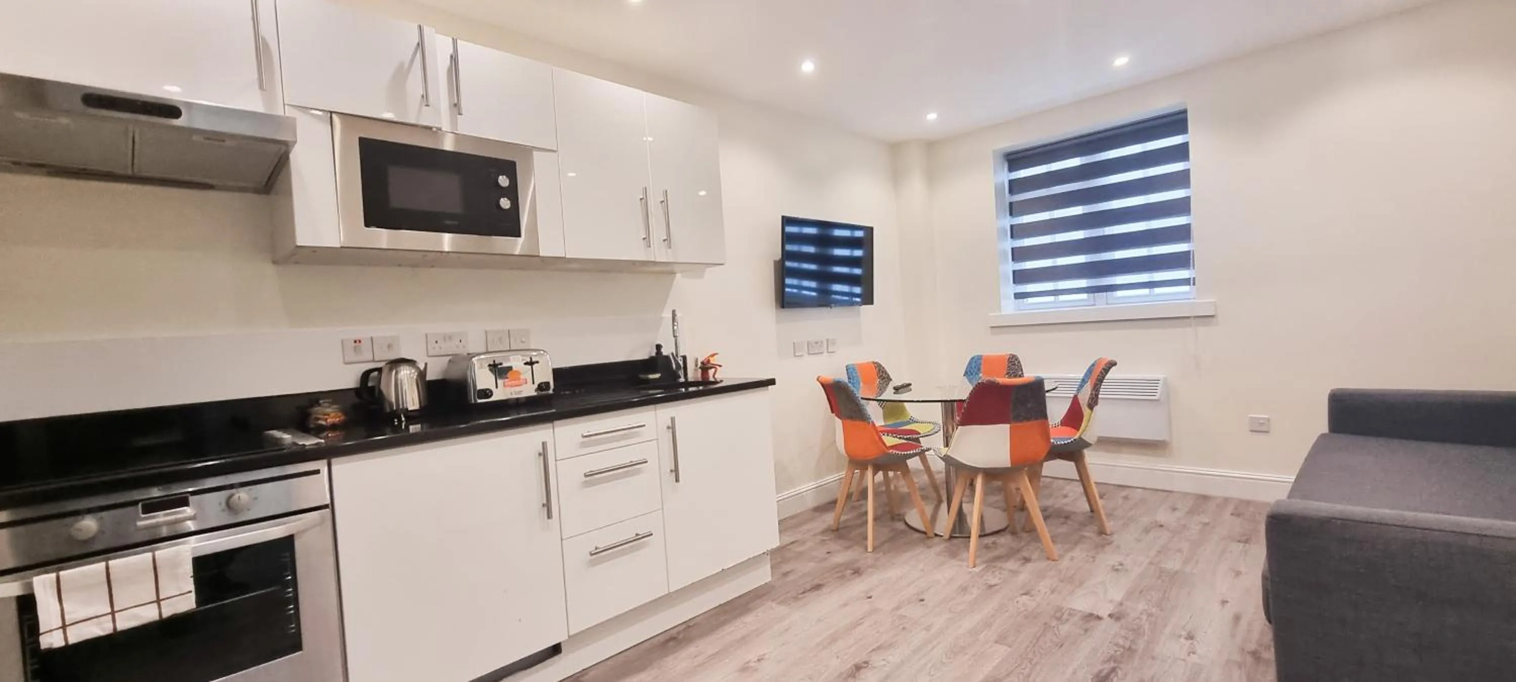 Two-Bedroom Apartment (5 Adults) in Hyde Park Superior Apartments