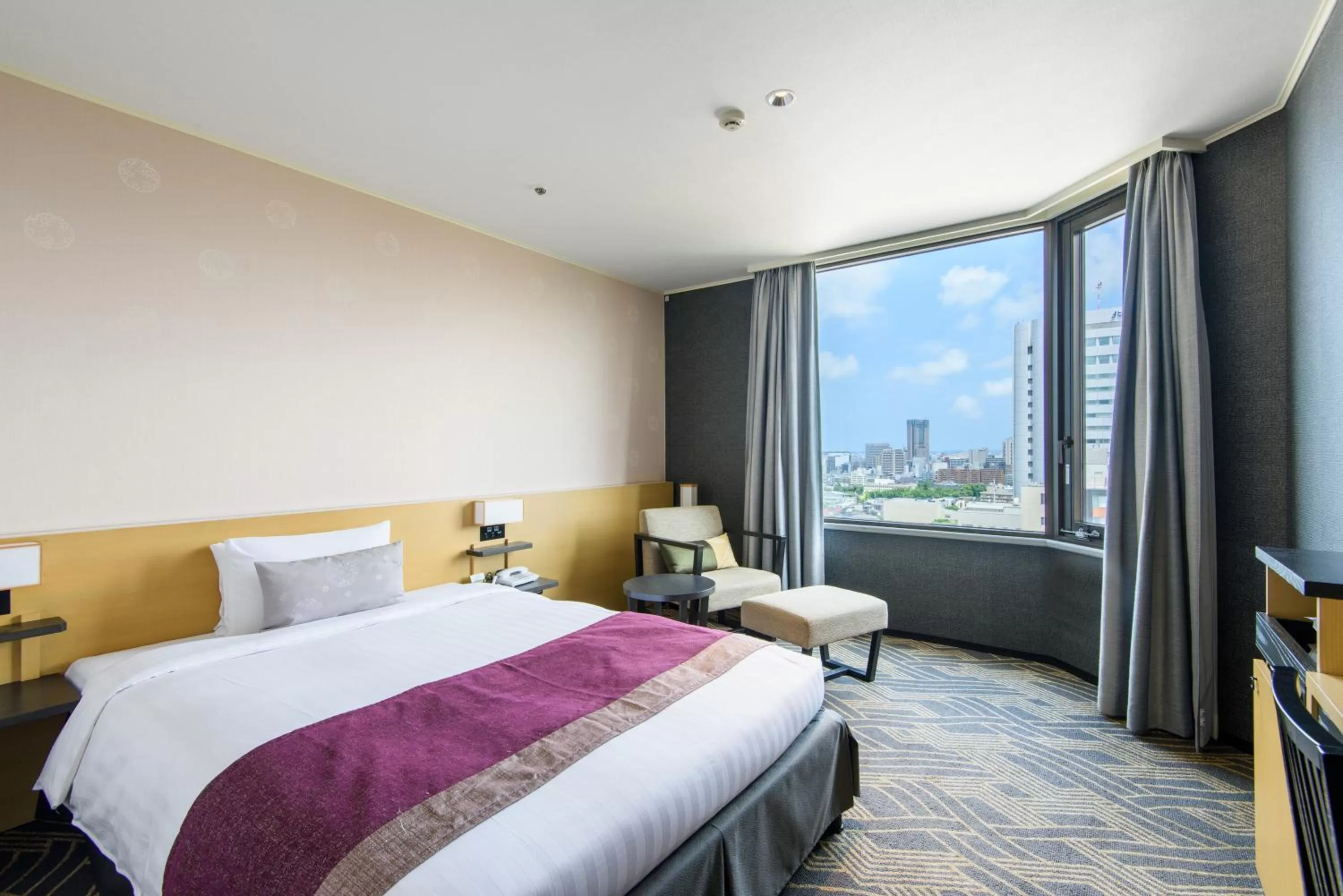 Photo of the whole room, Bed in Kanazawa Tokyu Hotel