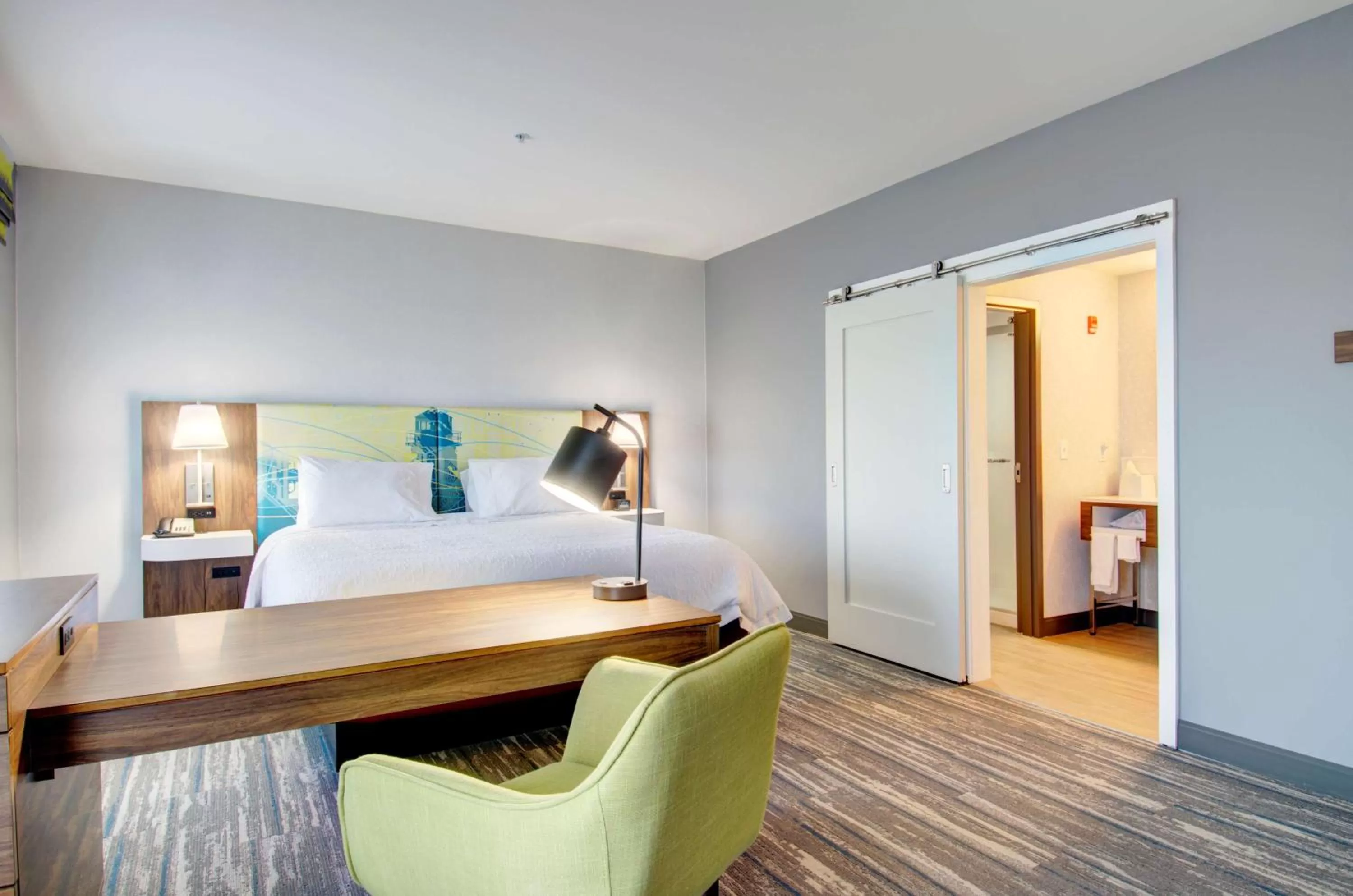 Bedroom, Bed in Hampton Inn & Suites Portland West