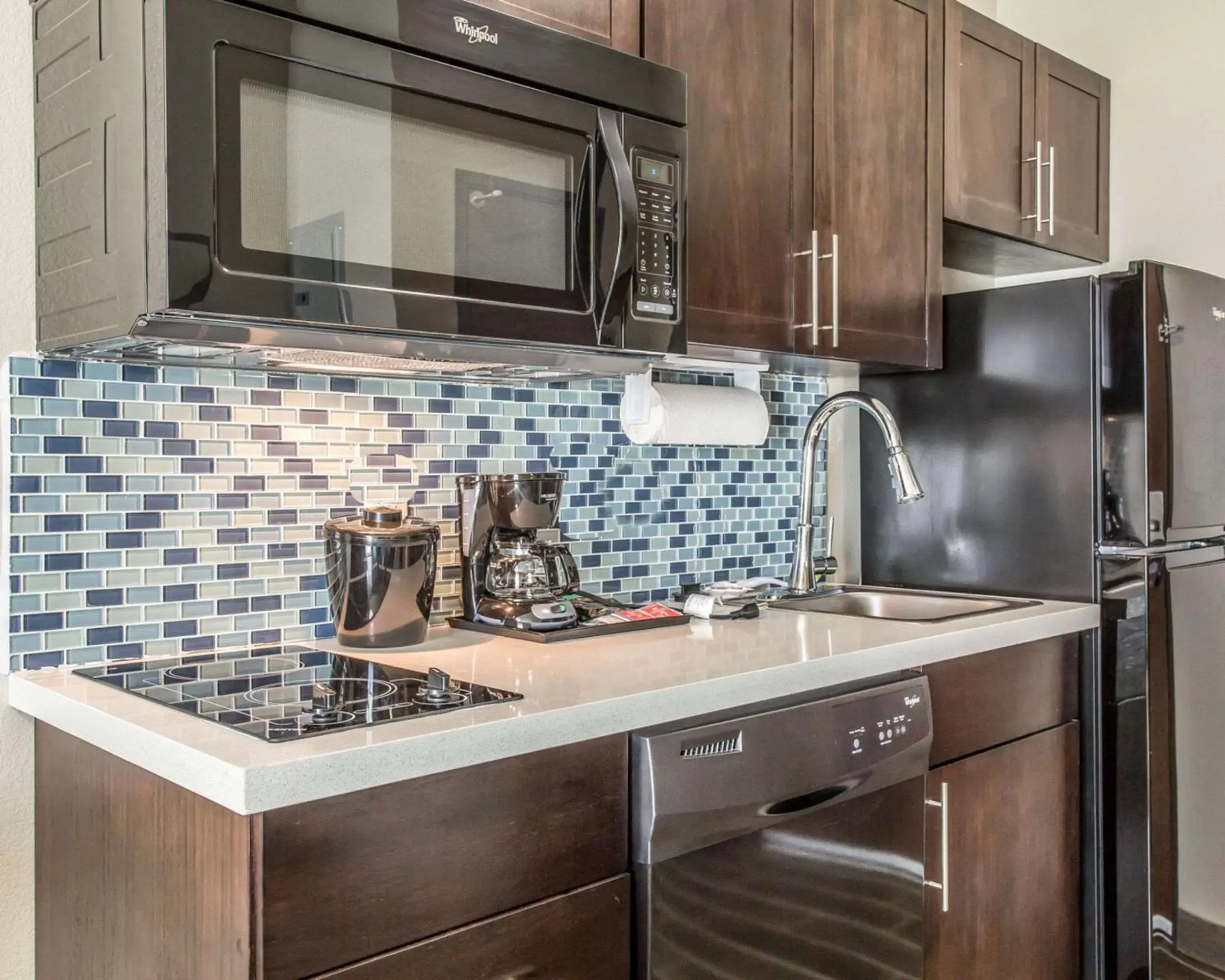 Property building, Kitchen/Kitchenette in MainStay Suites Midland