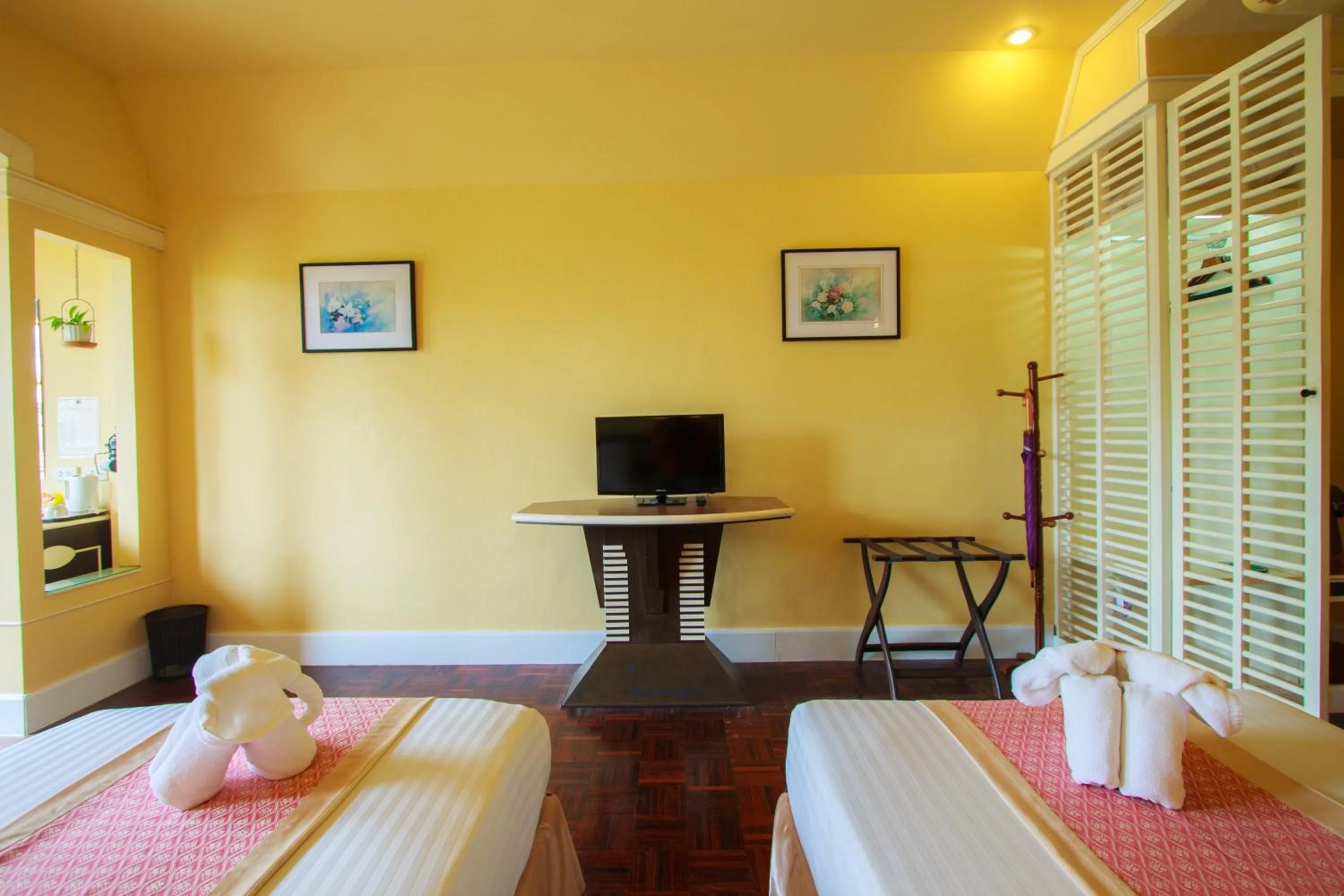 Decorative detail, Bed in Brookside Valley Resort