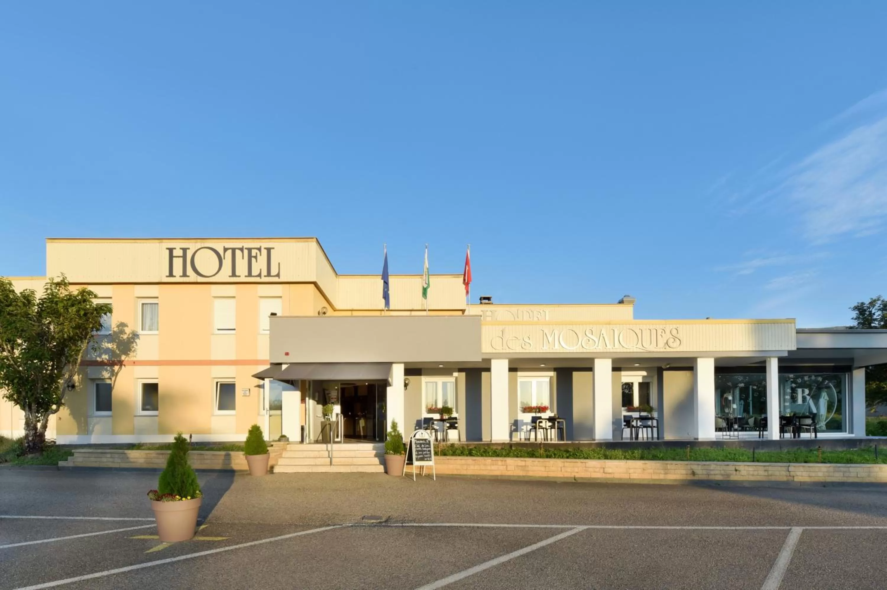 Property building in Hôtel des Mosaiques