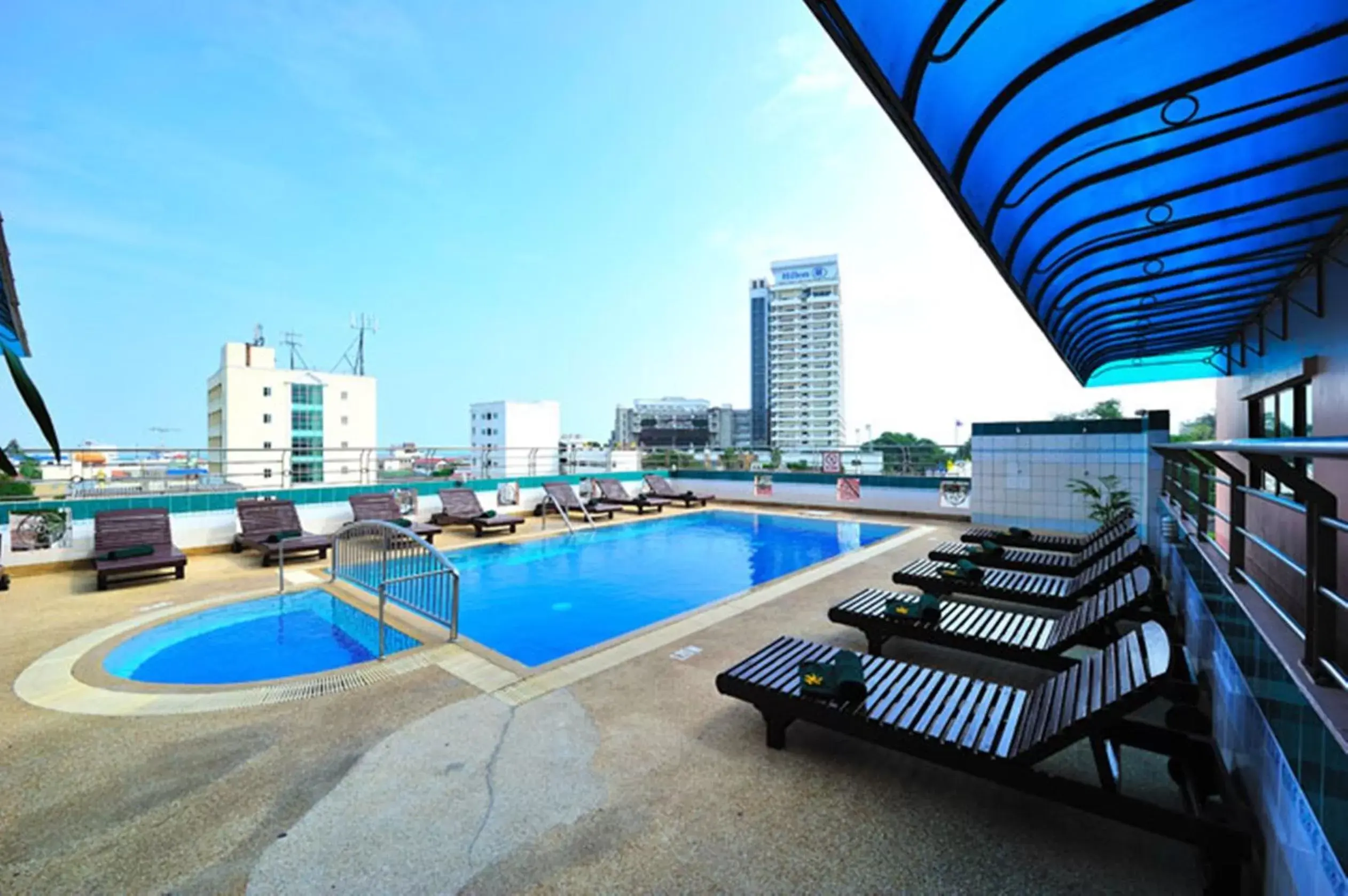 Swimming Pool in Thipurai City Hotel