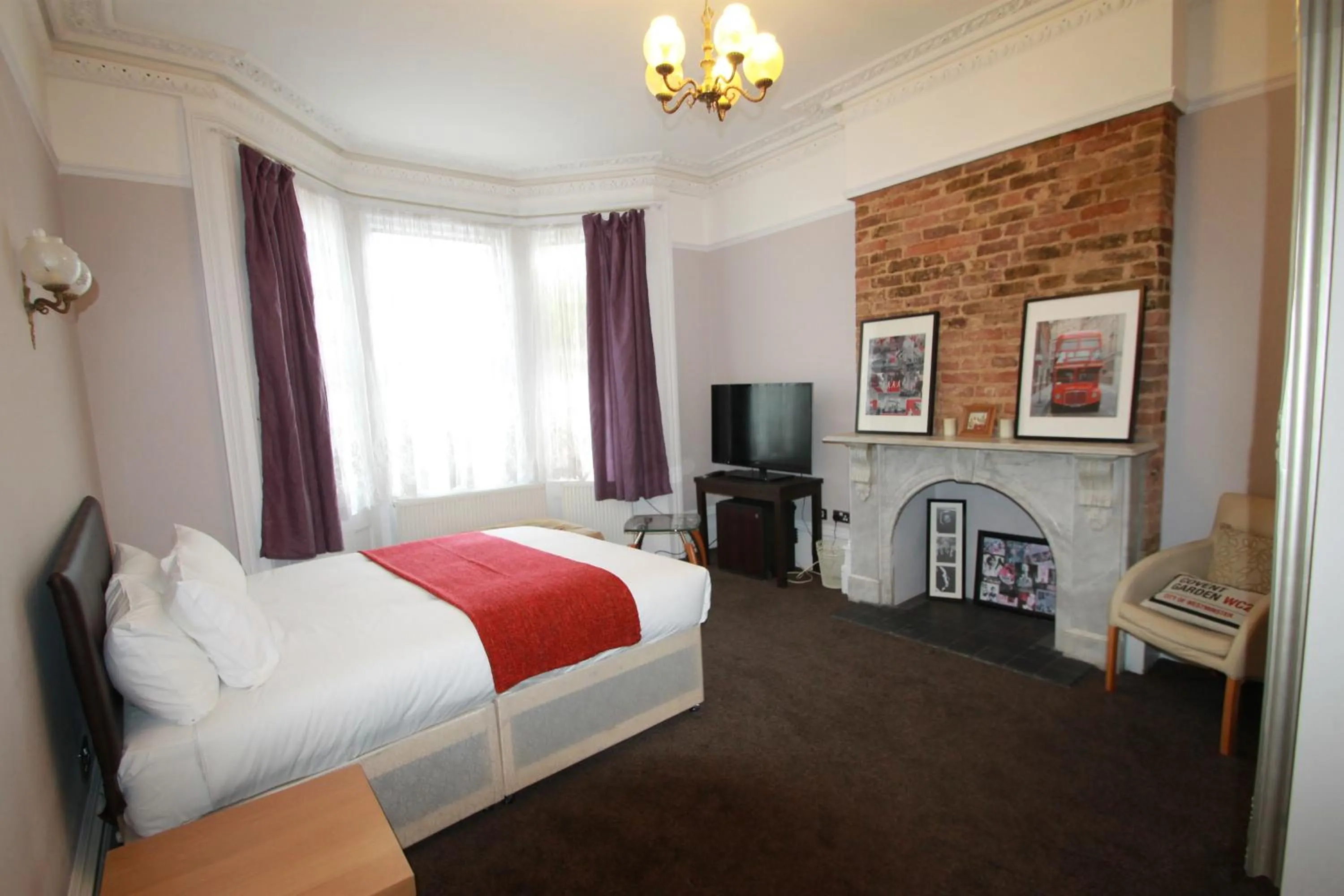 Photo of the whole room in Manor House London