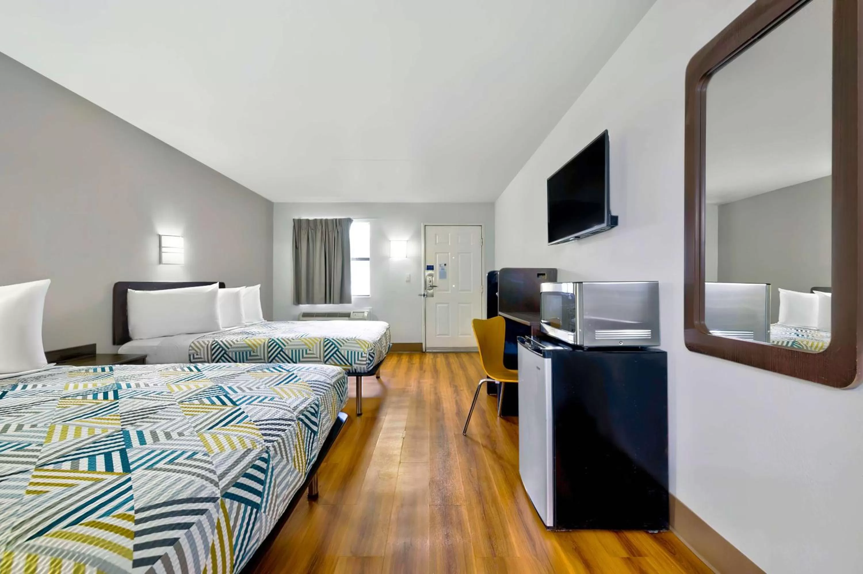 Bedroom, Bed in Motel 6-Plano, TX - Plano Northeast