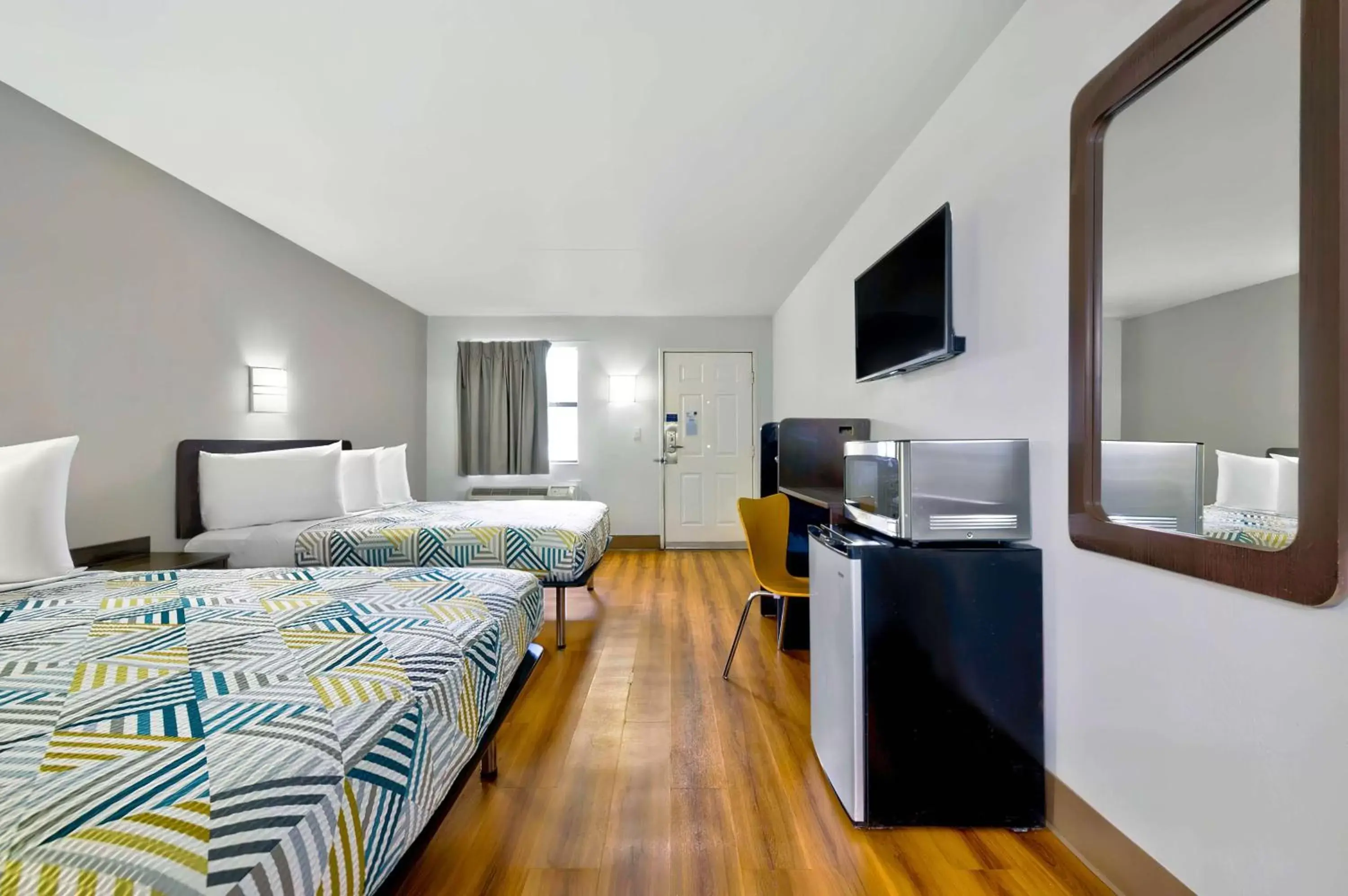 Bedroom, Bed in Motel 6-Plano, TX - Plano Northeast Bedroom, Bed in Motel 6-Plano, TX - Plano Northeast