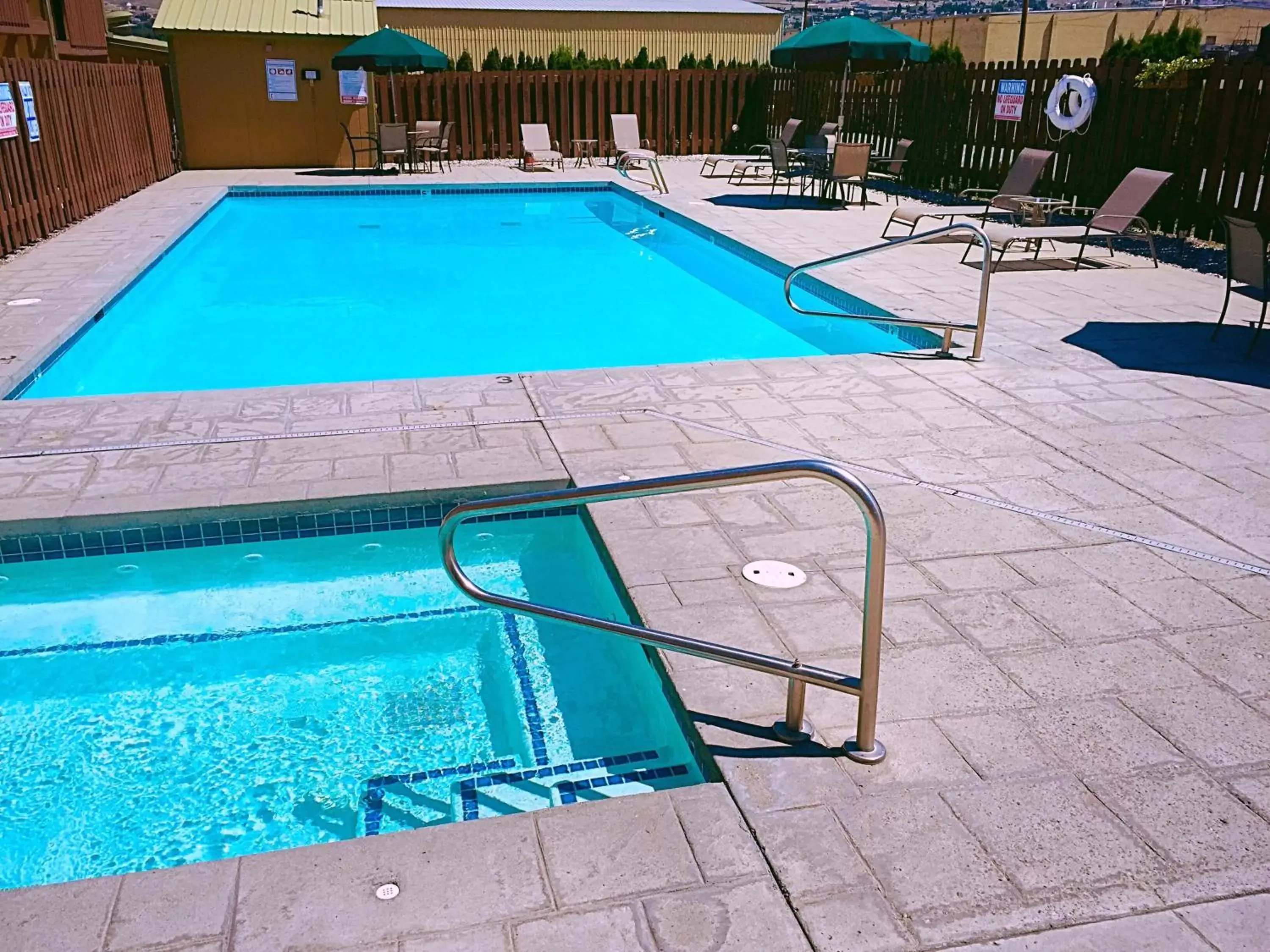 Pool view in Best Western Chieftain Inn Pool view in Best Western Chieftain Inn