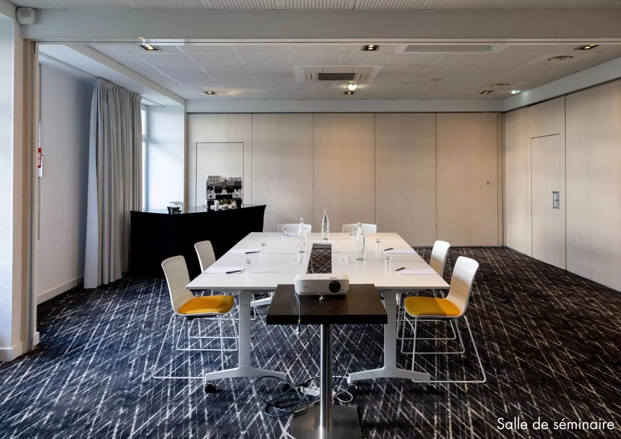 Meeting/conference room in Paxton Paris MLV