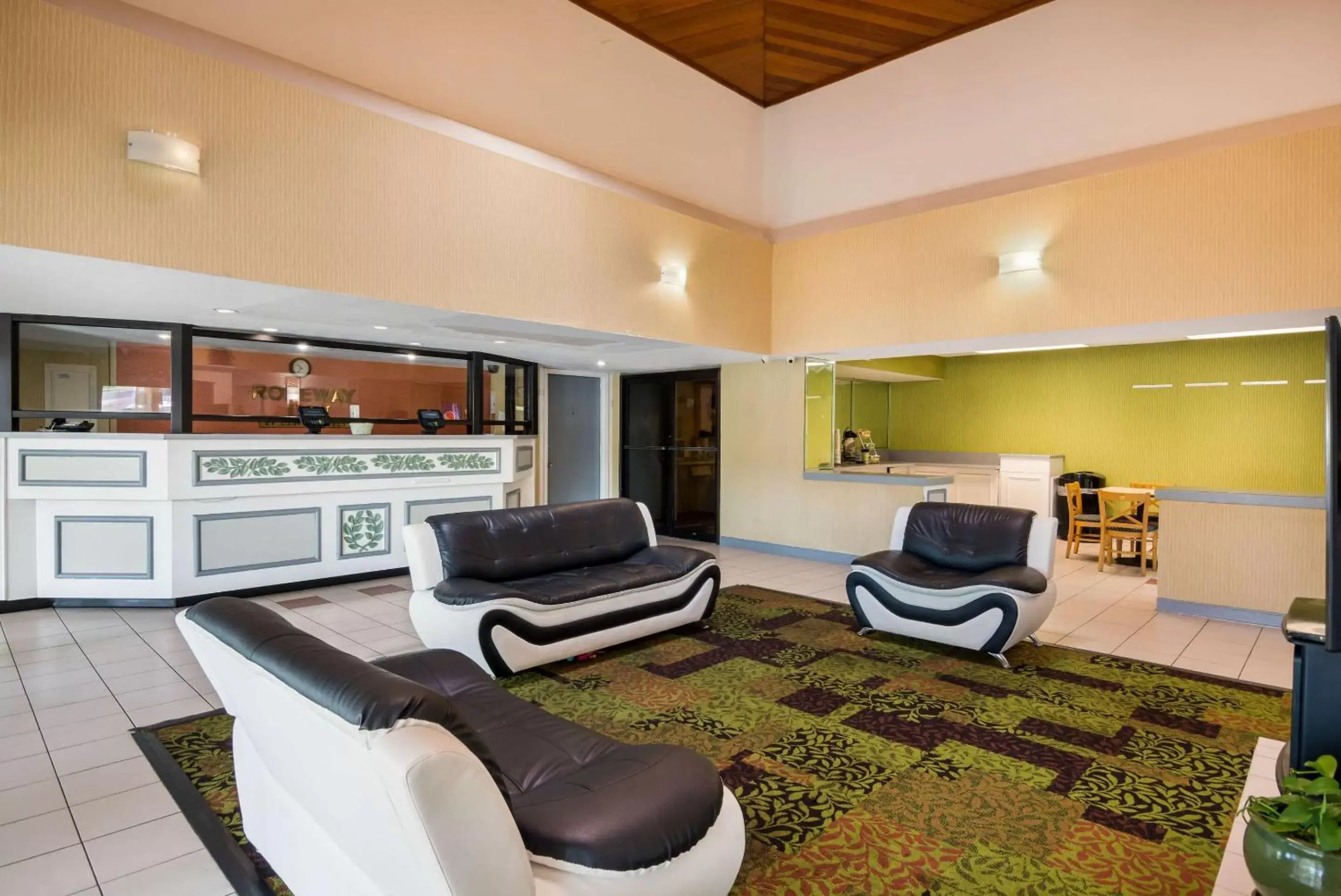 Lobby or reception, Seating Area in Rodeway Inn Fort Lee