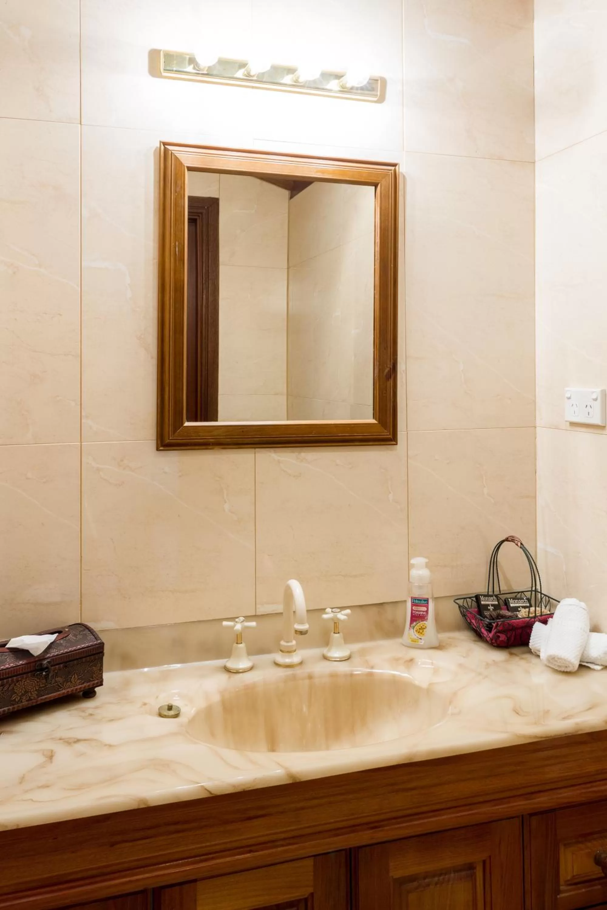 Bathroom in Blackheath Motor Inn