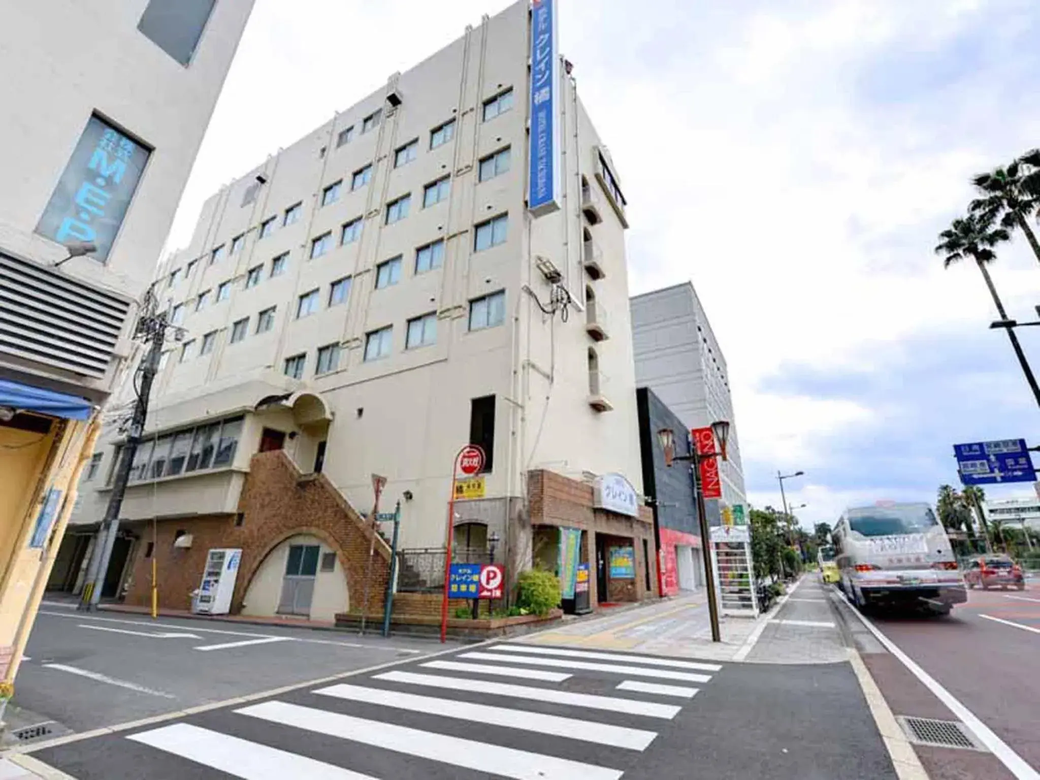 Facade/entrance in Hotel Crane Tachibana