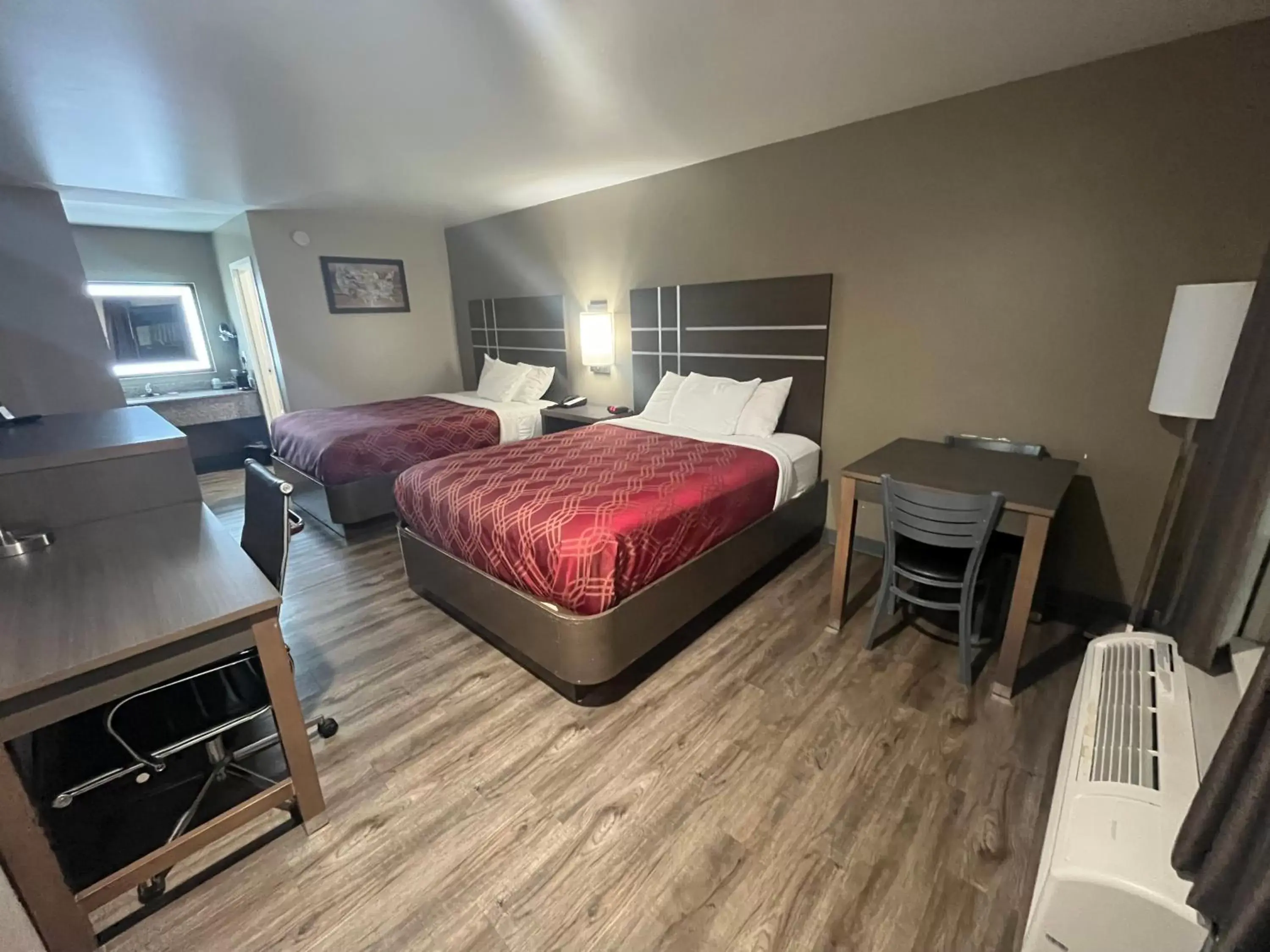 Bed in Econo Lodge Inn & Suites Nashville SE Murfreesboro - MTSU