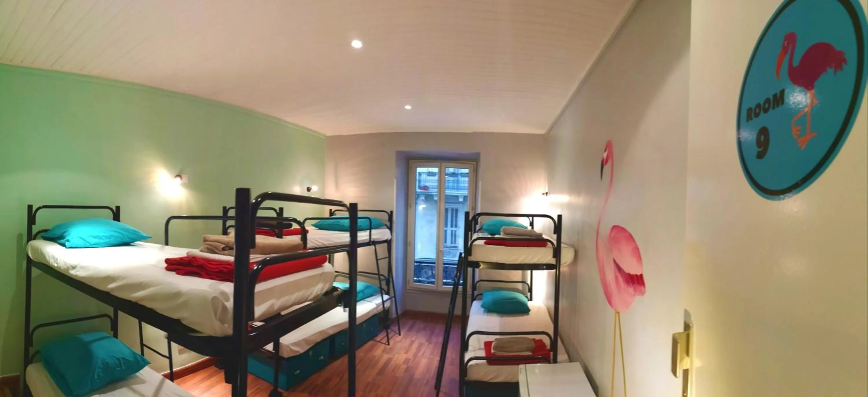 bunk bed, Bed in Meyerbeer Beach