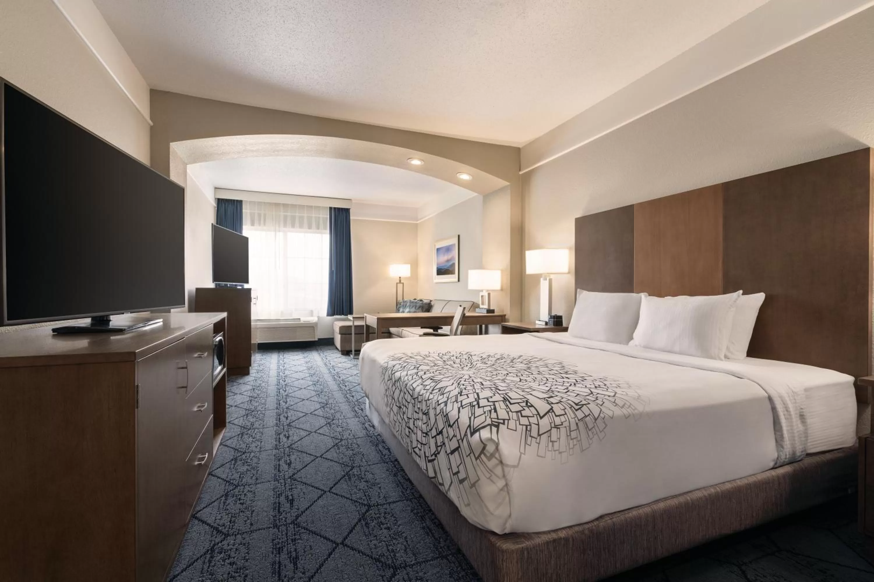 Bedroom, Bed in La Quinta Inn and Suites by Wyndham at WaTiki Waterpark