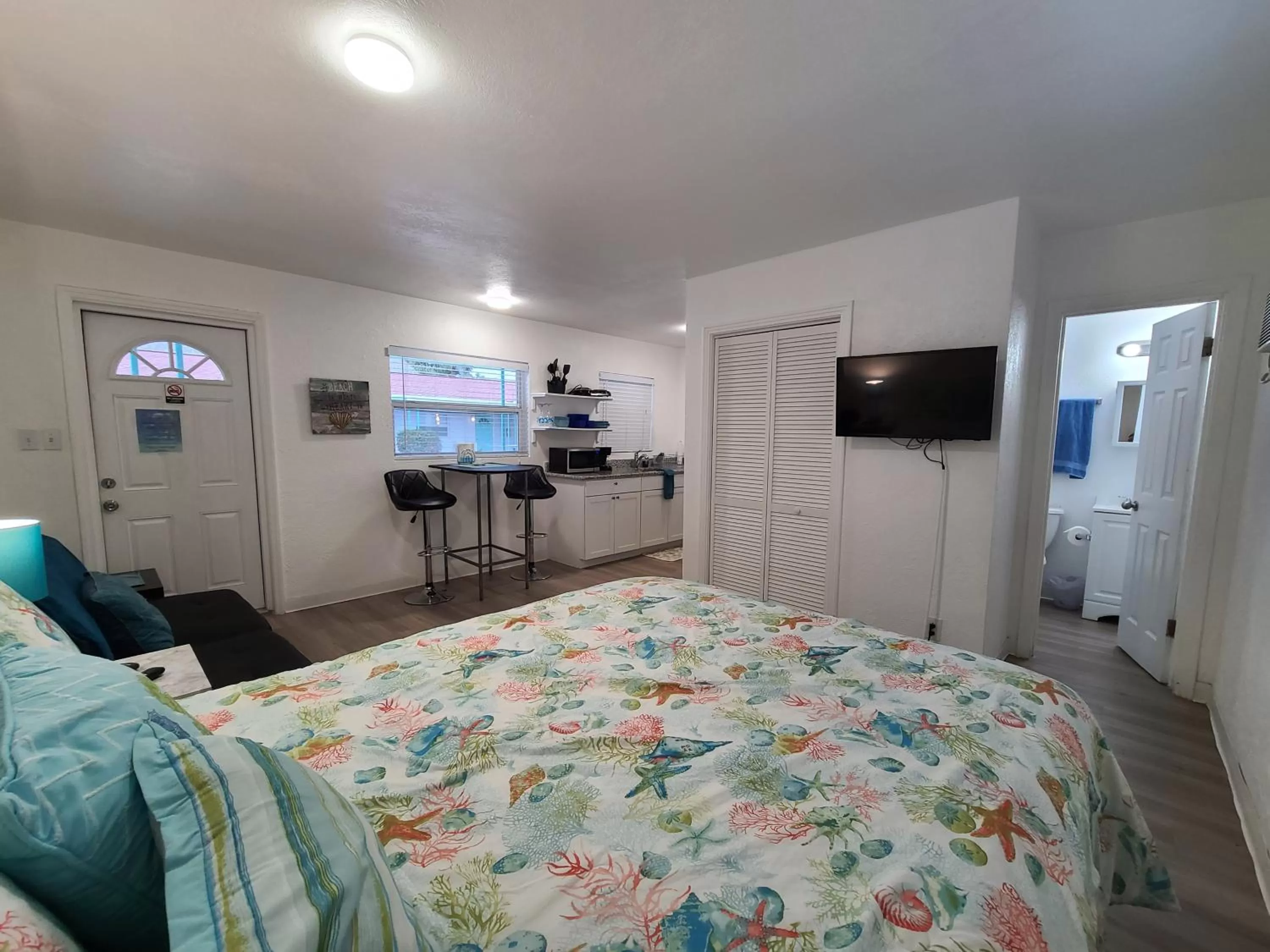 Photo of the whole room in Sun Island Motel