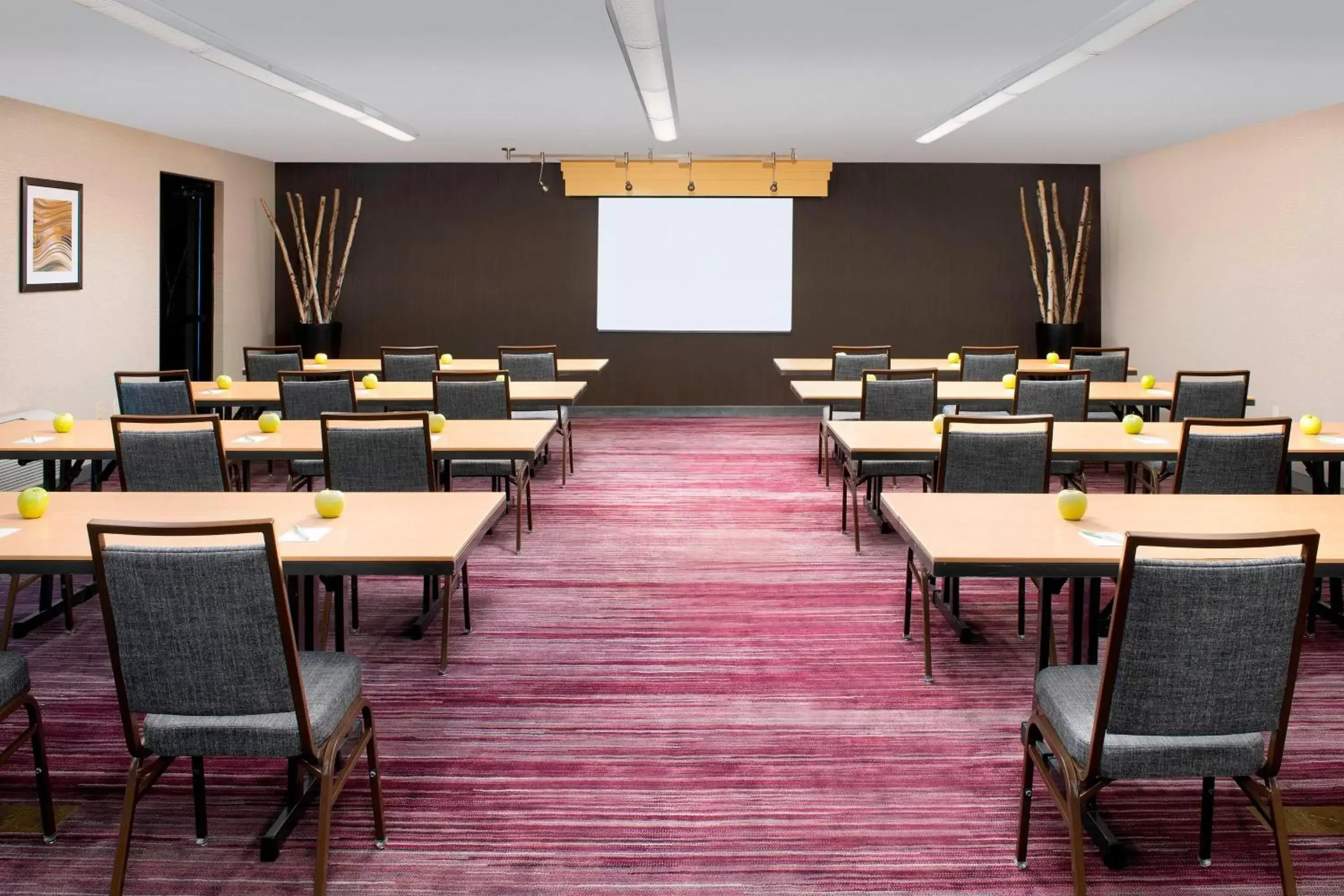 Meeting/conference room in Courtyard by Marriott Portland Hillsboro