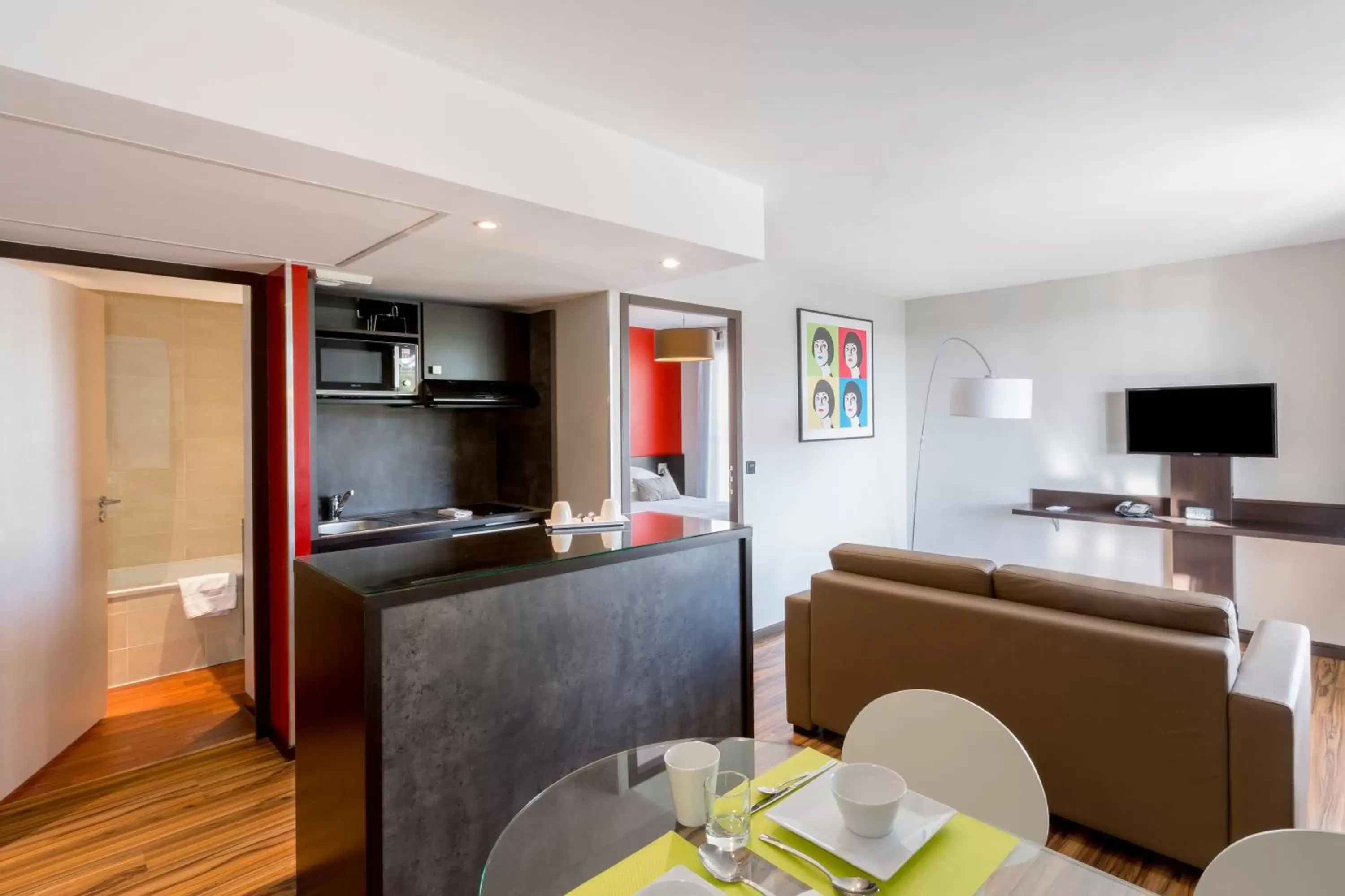 Balcony/Terrace, Kitchen/Kitchenette in Best Western Park Hotel Geneve-Thoiry