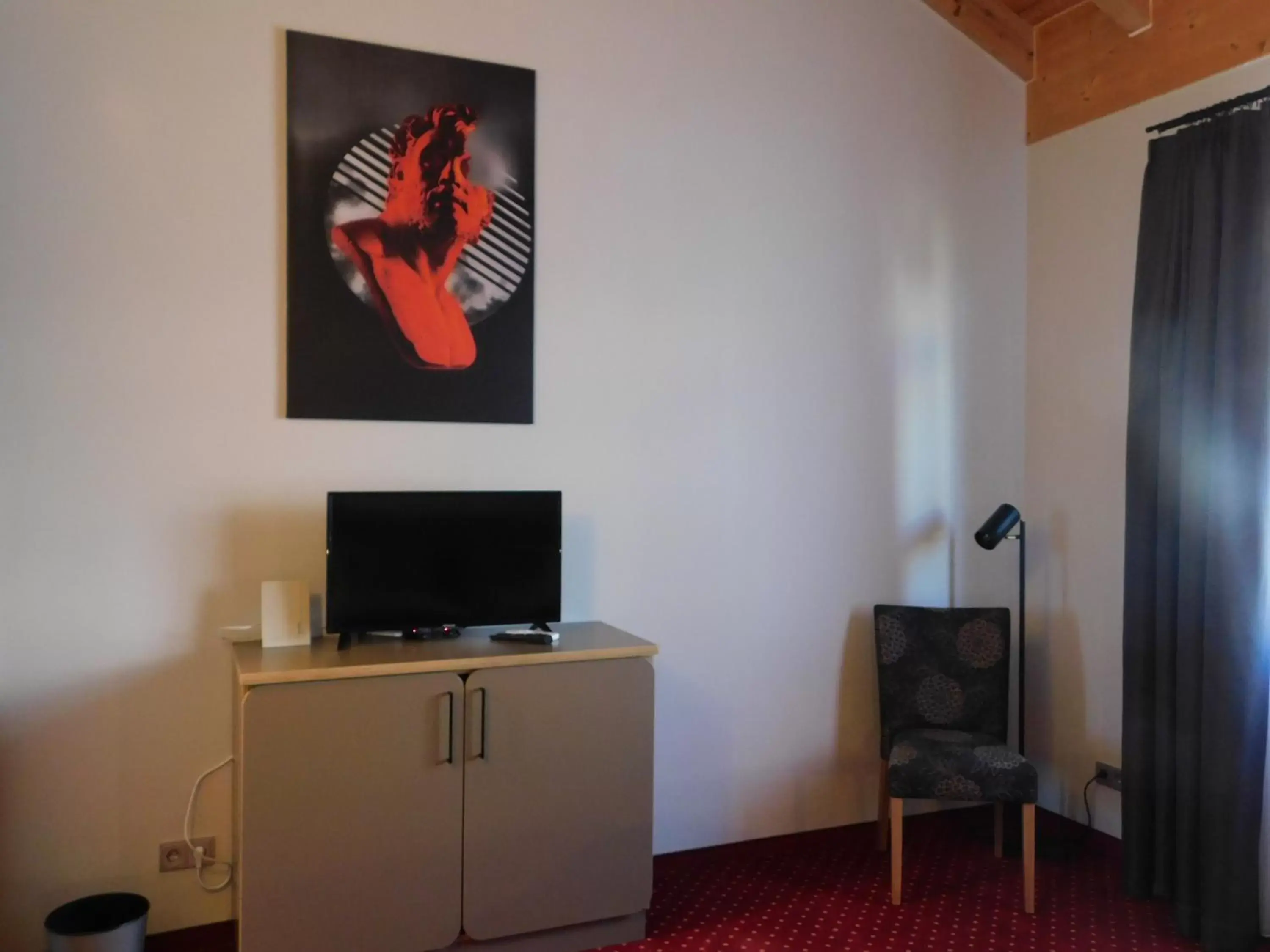 Bedroom, TV/Entertainment Center in Hotel KonradP Holzkirchen