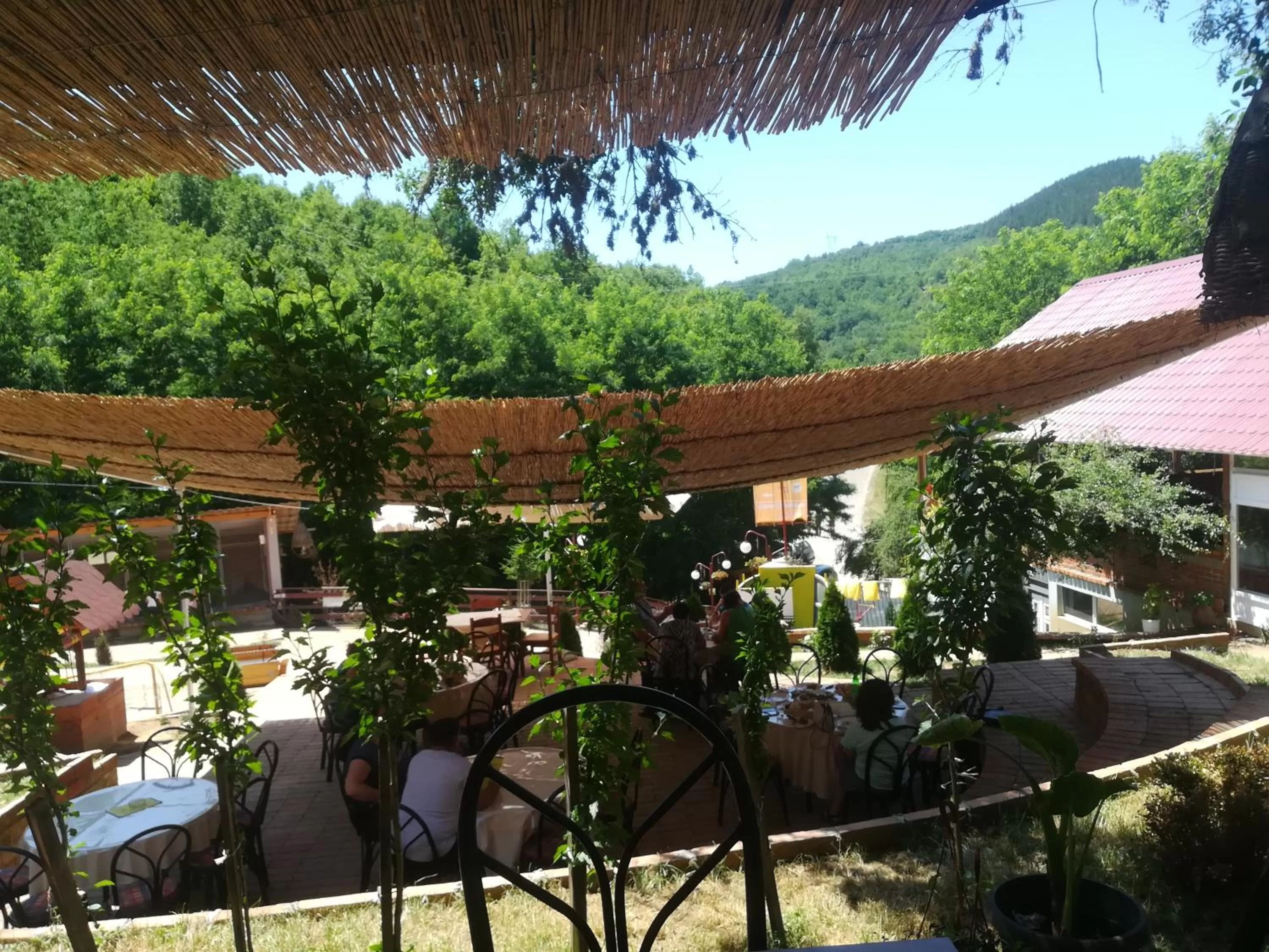 Patio in Etno selo Vile Jefimija, selo Preobrazenje, Vranje